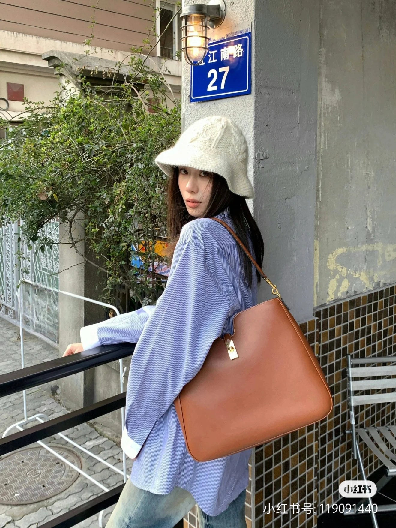 NO:206475,CELINE CAMILLE Some evidence of warming weather is a good weather match that can wear shirts with Camille, Celine, Celine, Celine, Shirts19860909CELINE CAMILLE 一些天气回暖的证据 就是可以穿上衬衫的好天气搭配Camille,赛琳celine,celine,celine,shirts,Bag