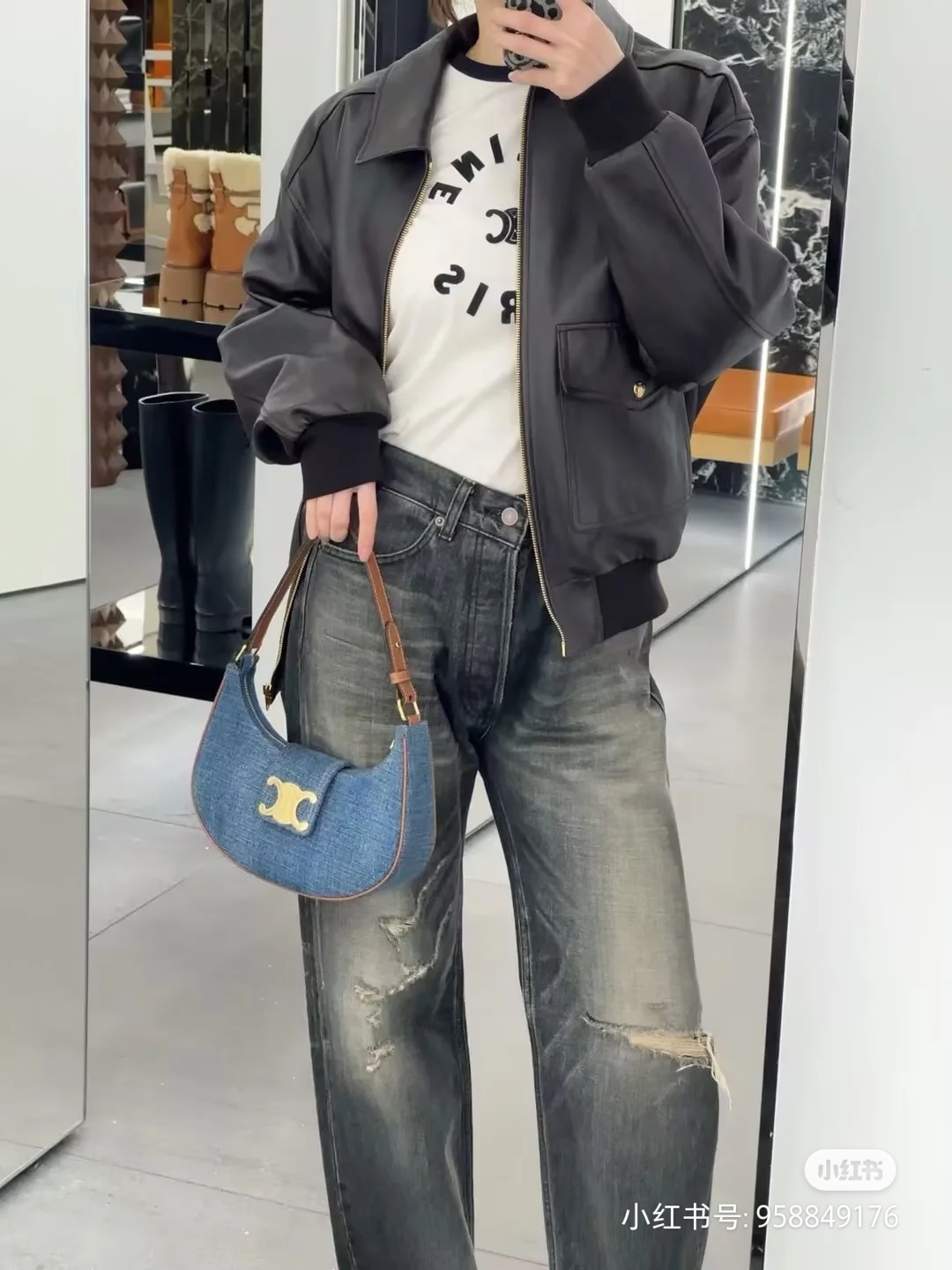 NO:209509,CELINE denim is really irresistible! CELINE25 early spring new color combination denim AVA TRIOMHE is super good! Universal fashion item! Super durable material, celine, celine, celine19860909CELINE 牛仔真的让人无法拒绝! CELINE25早春新款配色牛仔AVA TRIOMHE超好看! 万能的时尚单品! 超级耐用的材质,赛琳celine,celine,celine,Bag