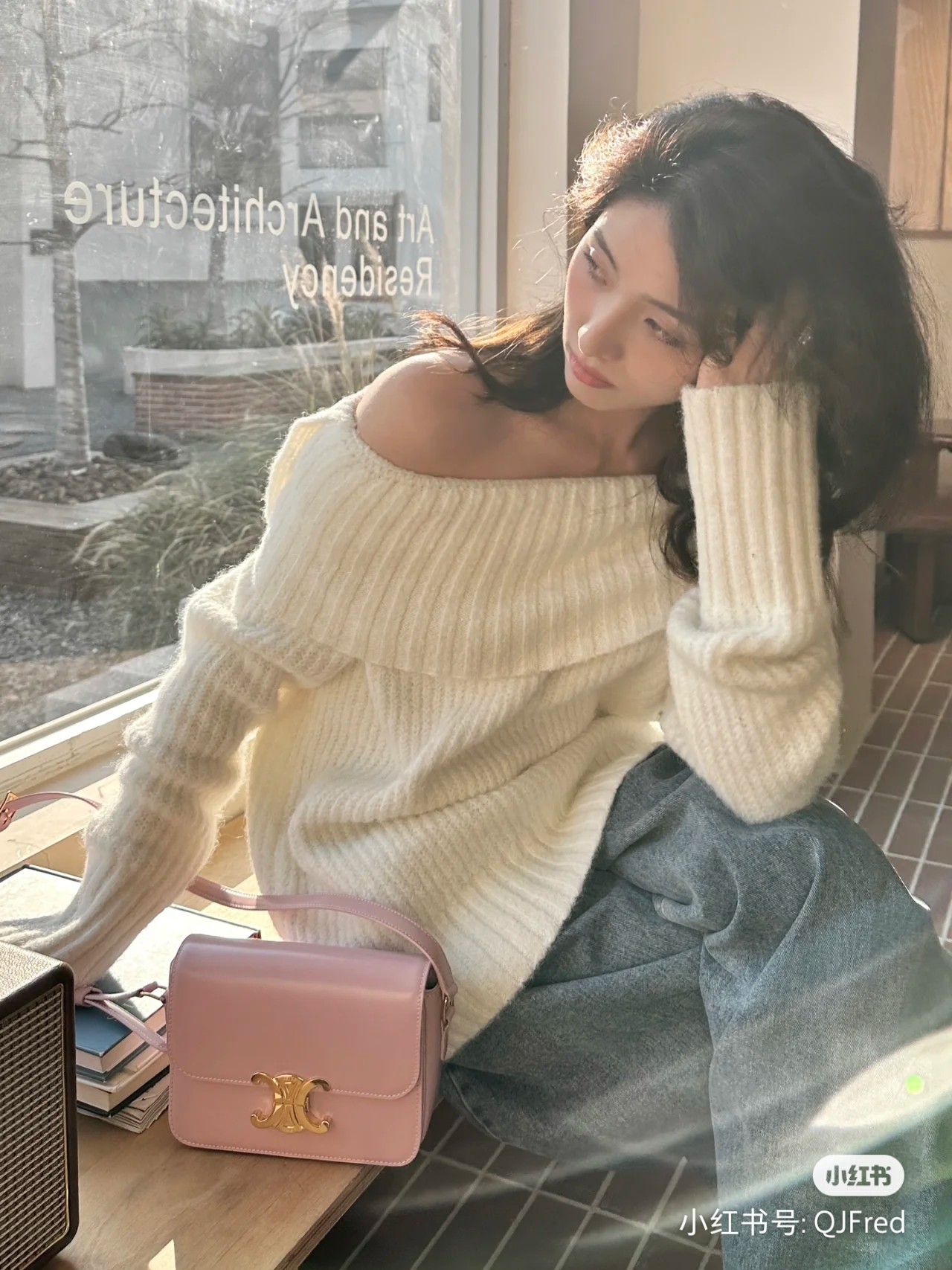 NO:207148,Pink and tender, I met the long-lost sunshine. I want to bask in the sun every day in winter. I feel that all the cold on my body will be driven away. Celine, celine, celine19860909粉嫩嫩的 碰上了久违的阳光 在冬季里的每一天都想晒到阳光感觉身上所有的寒冷都会被驱赶走,赛琳celine,celine,celine,Bag