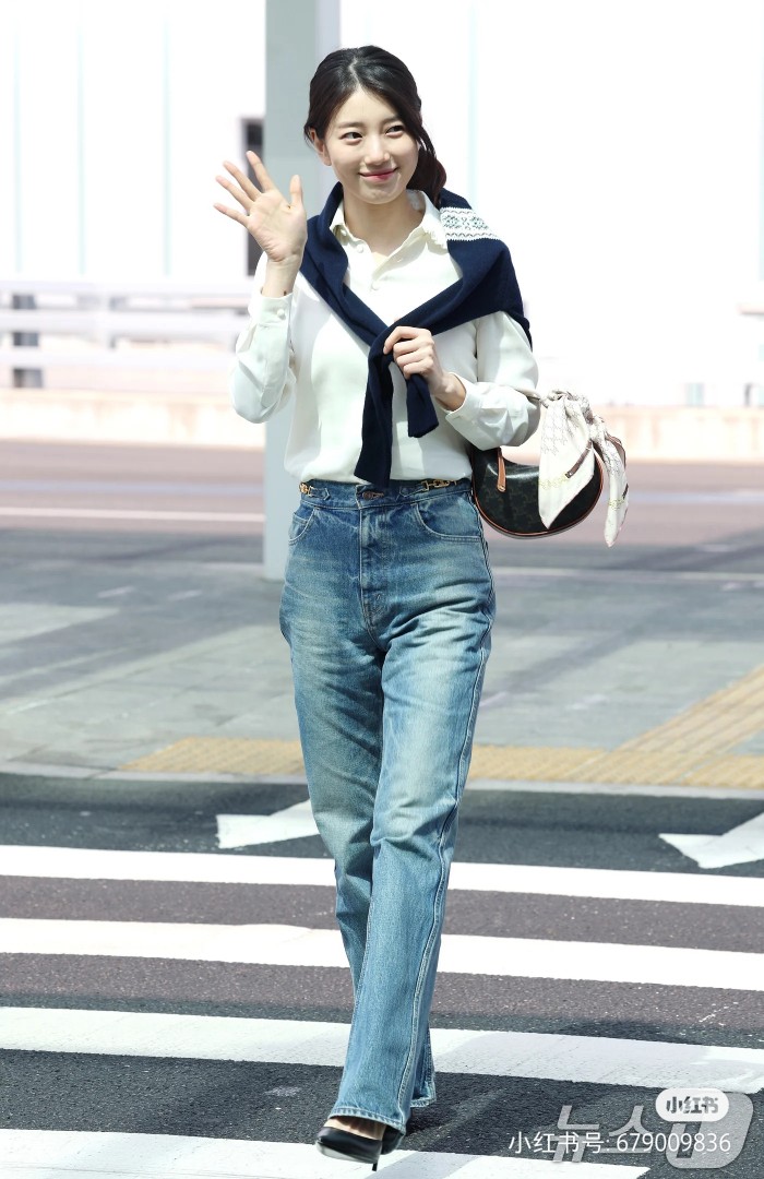 NO:210528,A fairy's high-value bag with closed eyes | CELINE LULU bag Small and exquisite LULU bag touched my heart Crossbody▼ Hand-held can put down your mobile phone and lipstick wallet Who can resist a high-value and practical fairy bag, Celine, celine, celine19860909仙女閉眼入的高顔值包包| CELINE LULU包 小巧精緻的LULU包 打動了我的心 斜挎▼手拎 能放下手機、口紅錢包 誰可以抗拒高顏值又實用的神仙包包,赛琳celine,celine,celine,Bag