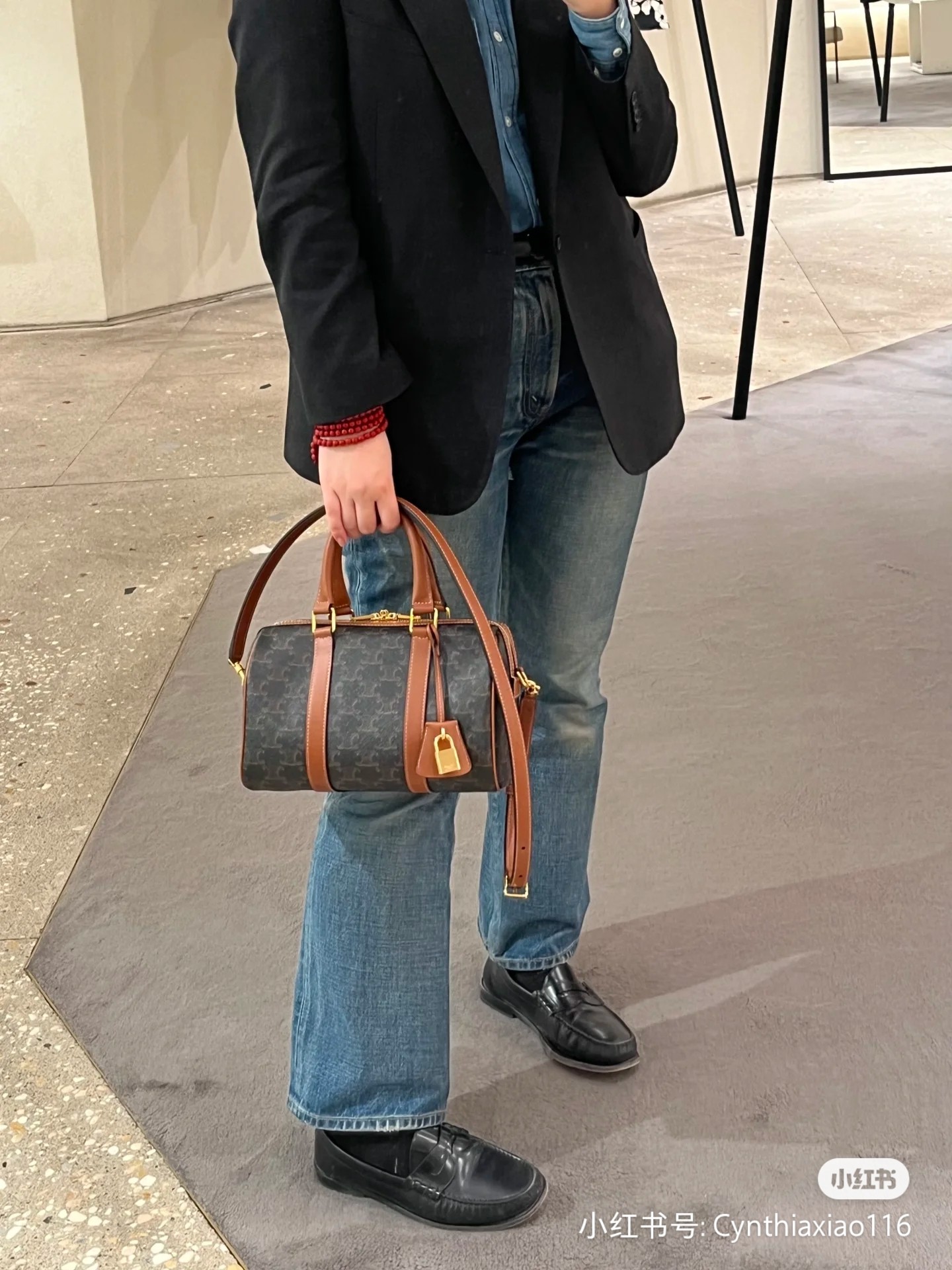 NO:389973,OMG Liu Shishi's same model has a small size!? Liu Shishi used to have a 30cm upper body size now has a 25cm size, which is more close and more suitable for daily wear, Celine, Celine, Celine19860909OMG刘诗诗同款出小号尺寸啦!?刘诗诗之前上身30cm尺寸的哦 现在出了25cm尺寸 更加贴身也更加适合日常穿戴,赛琳celine,celine,celine,Bag