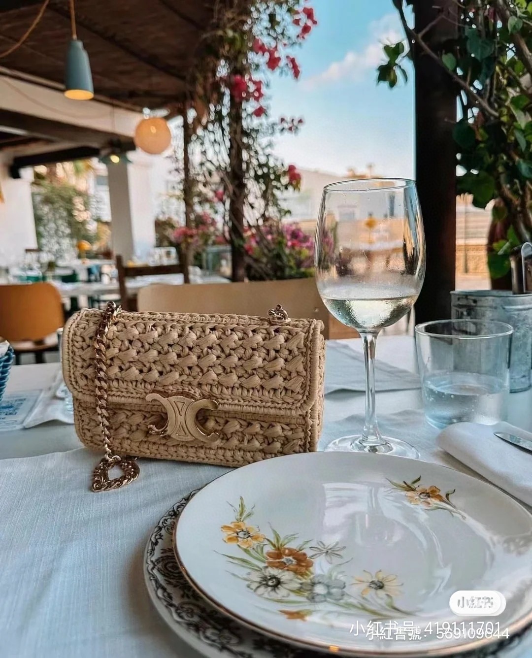 NO:532517,The cicadas, sea breeze and the whole summer into the straw weaving texture: The straw weaving bag shaking the fine spots, can hold the orange soda and floral skirt, and can also hold the mountains and seas to go there, and hold the summer ritual sense in your hand. Celine, celine, celine, celine, espadrilles, skirts19860909把蝉鸣、海风和整片盛夏揉进草编纹理: 草编包摇晃着细碎光斑,装得下橘子汽水、碎花裙摆,也装得下一场说走就走的山海奔赴,把夏天的仪式感稳稳拎在手上,赛琳celine,celine,celine,espadrilles,skirts,Bag