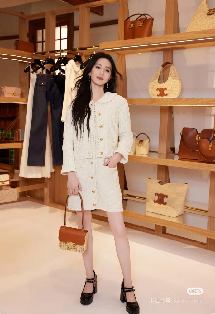 NO:532458,Liu Shishi's high-end fashion combination with street style, Celine, Celine, Celine19860909刘诗诗高端时尚与街头风相结合的穿搭,赛琳celine,celine,celine,Bag