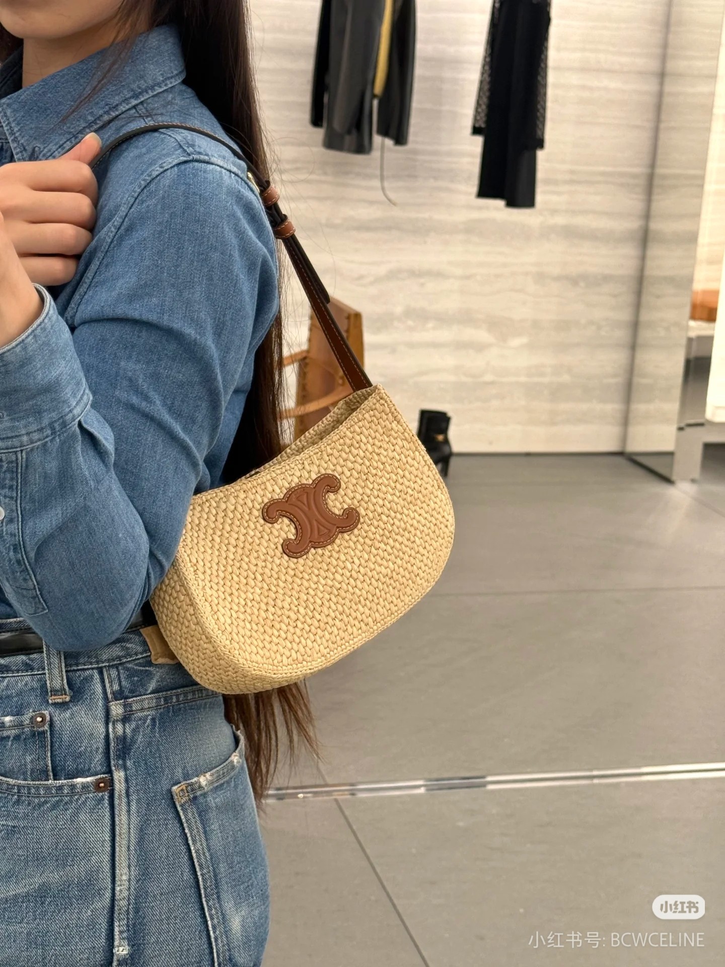 NO:541565,CELINE | Vacation style straw bag. Straw tilly is super cute. Let’s go to the summer beach together during the short holiday. Celine, celine, celine, espadrilles19860909CELINE | 度假风草编包 草编tilly超级可爱呀 小长假一起去夏日海滩吧,赛琳celine,celine,celine,espadrilles,Bag