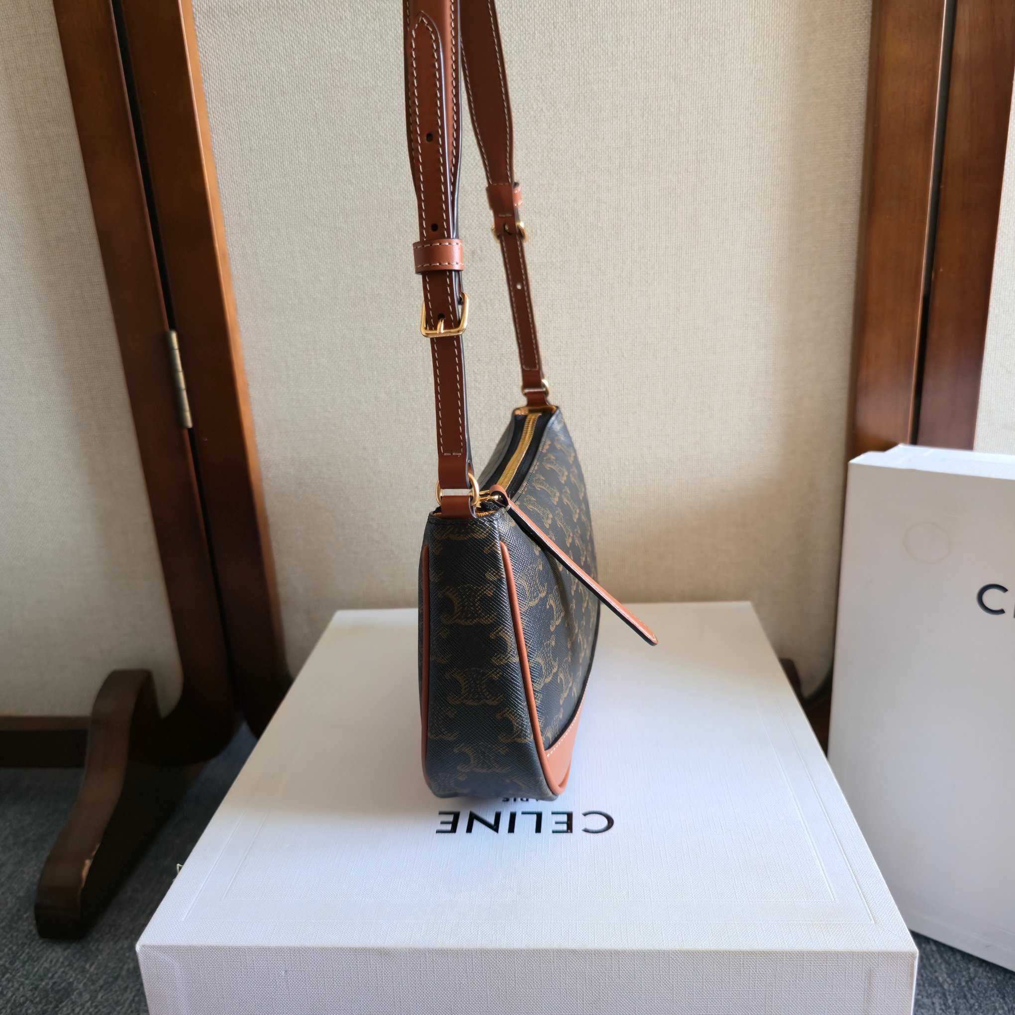Celine Style Leather Shoulder Bag Lookbook Reference image 2