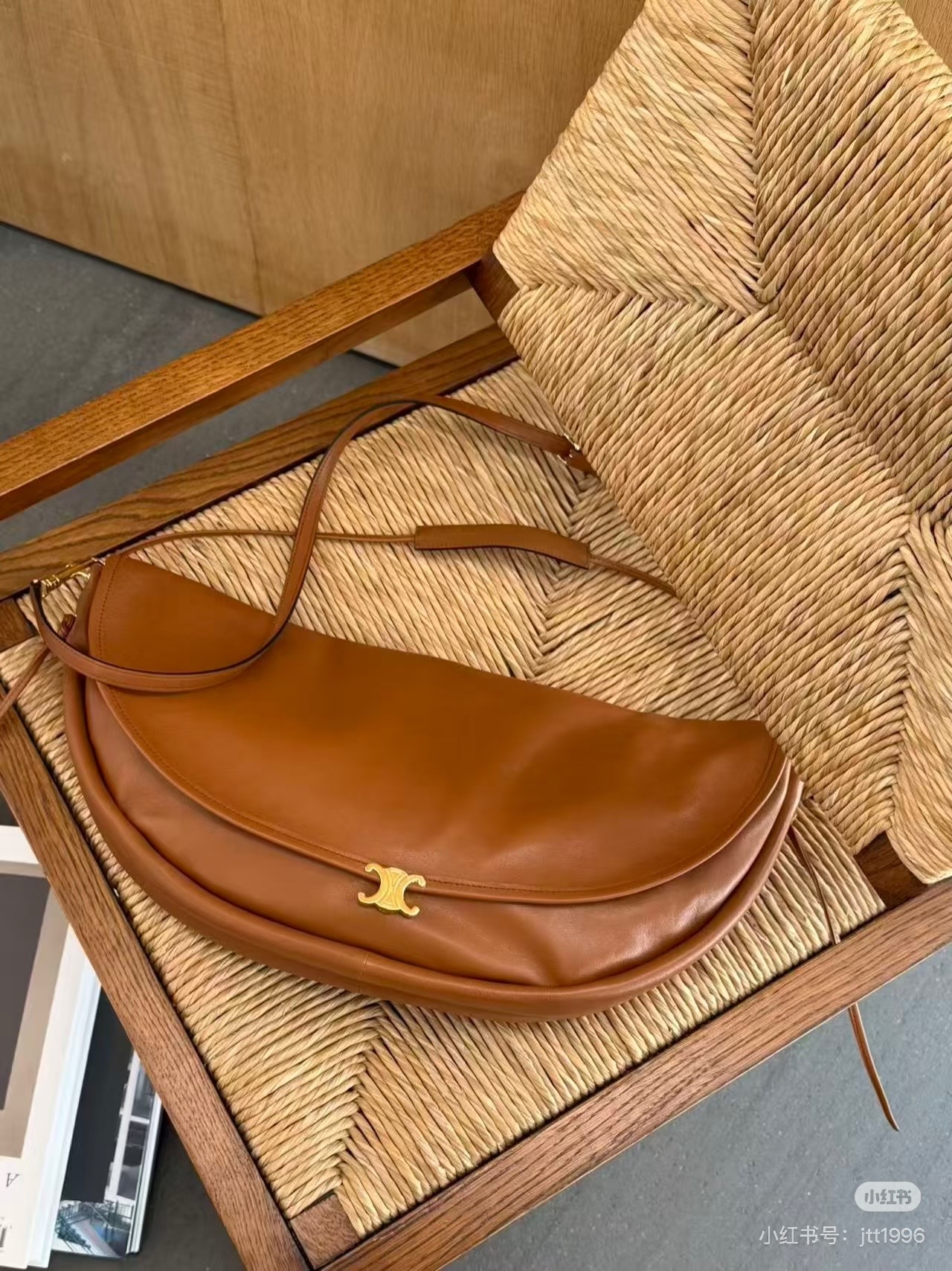 CELINE 26 new early spring products | Direct shots at the counter to make you feel relaxed and relaxed
Soft Triomphe Super soft leather with loose shape
It's casual on the back
