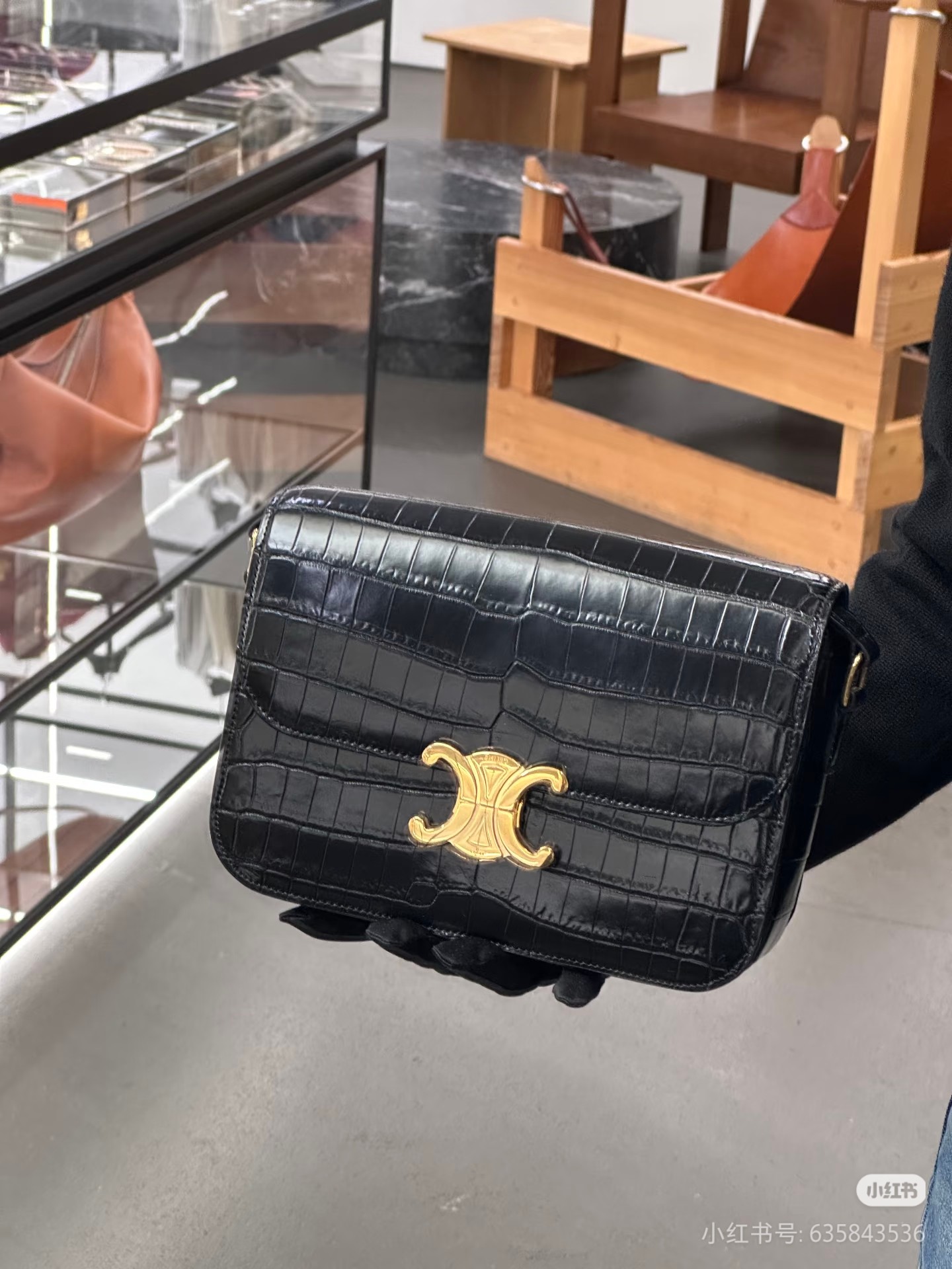 NO:853221,Unspeakably beautiful celine black gold crocodile skin’ is really beautiful, Celine [price based on volume], celine, celine, crocodile skin19860909美不堪言celine黑金鳄鱼皮’真的美,赛琳【跑量价】,celine,celine,crocodile skin,Bag
