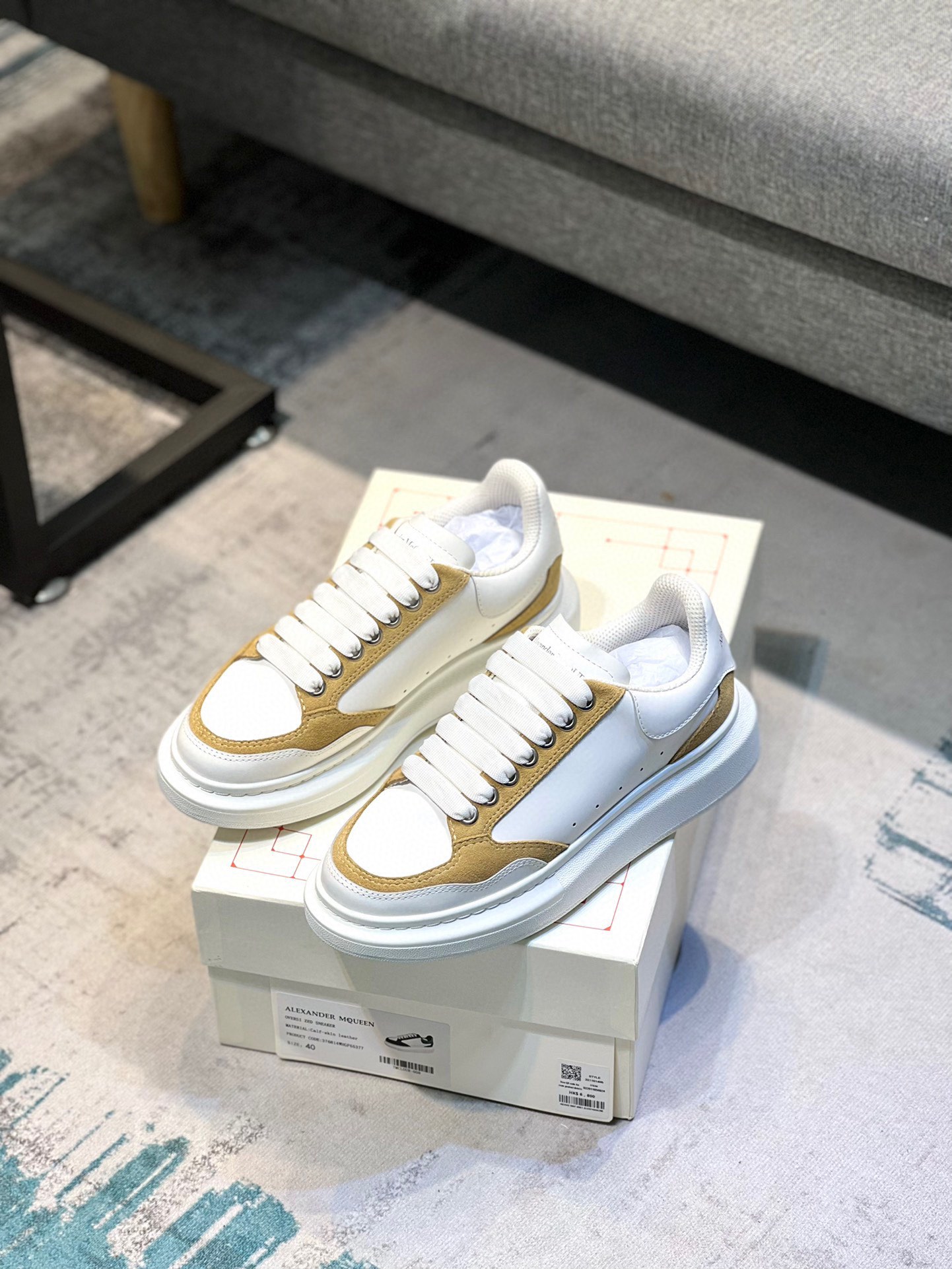 Alexander mcqueen / McQueen clásicos modelos pop estrella con pequeños zapatos blancos, la reproducc
