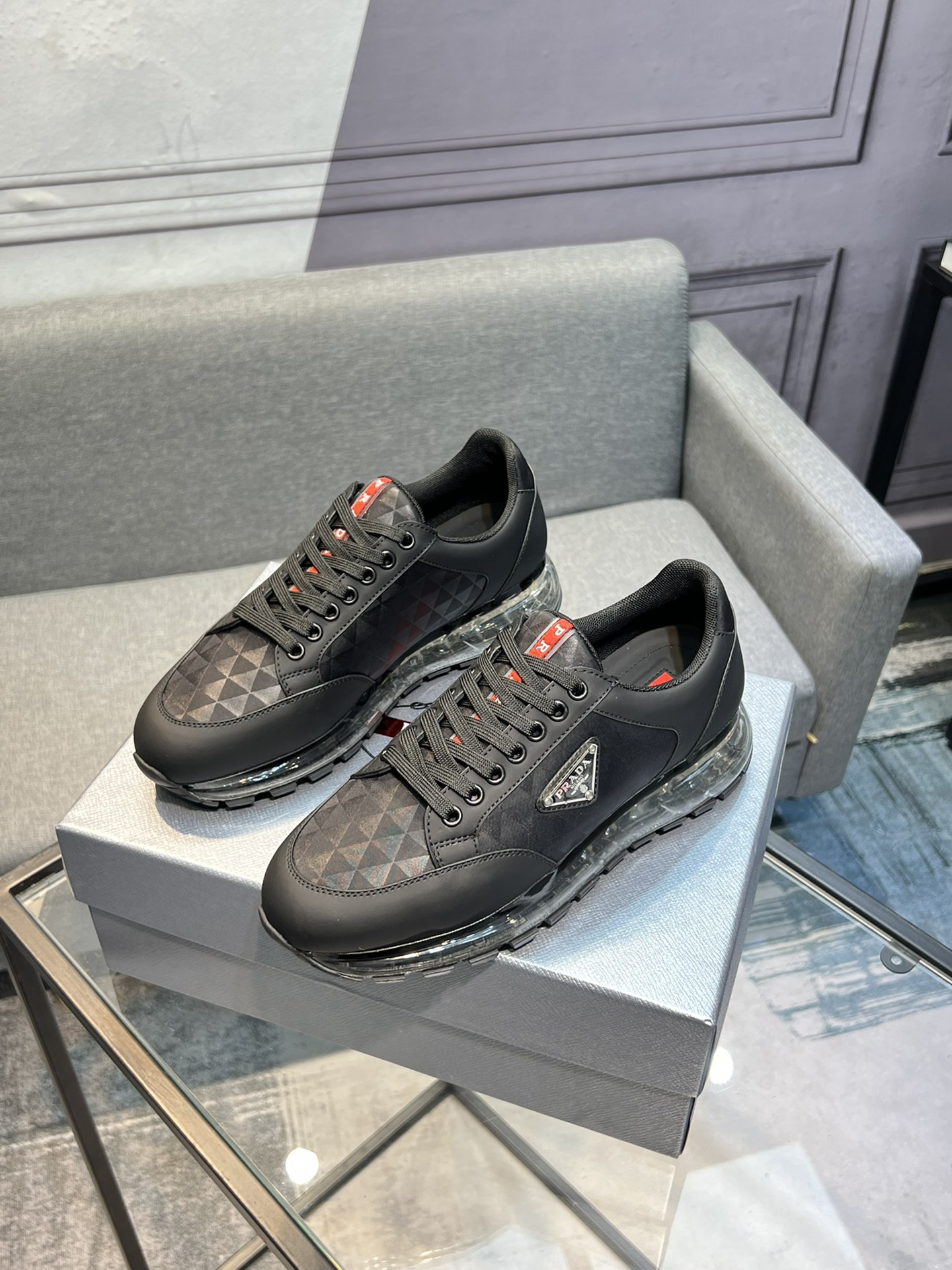 [PRADA] Prada - Calidad de gama alta - Parte superior: piel de becerro con abalorios de borde abiert