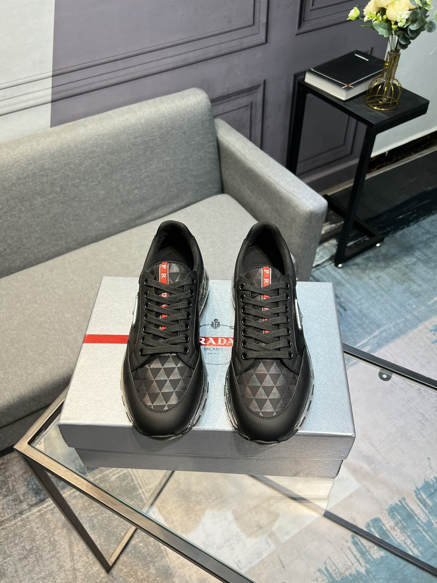 [PRADA] Prada - Calidad de gama alta - Parte superior: piel de becerro con abalorios de borde abiert