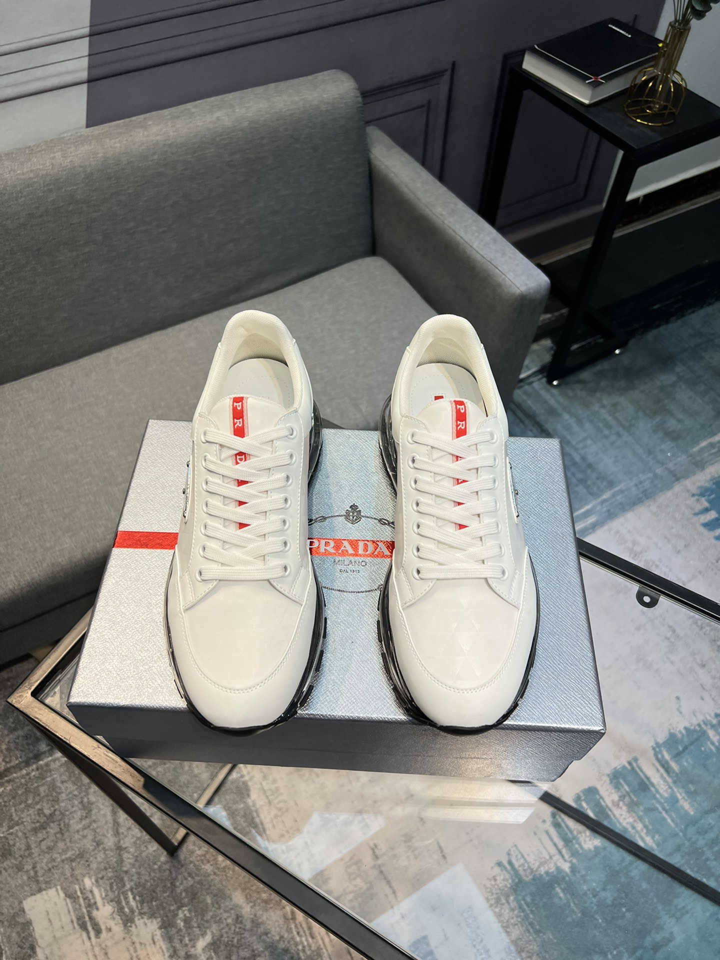 [PRADA] Prada - Calidad de gama alta - Parte superior: piel de becerro con abalorios de borde abiert