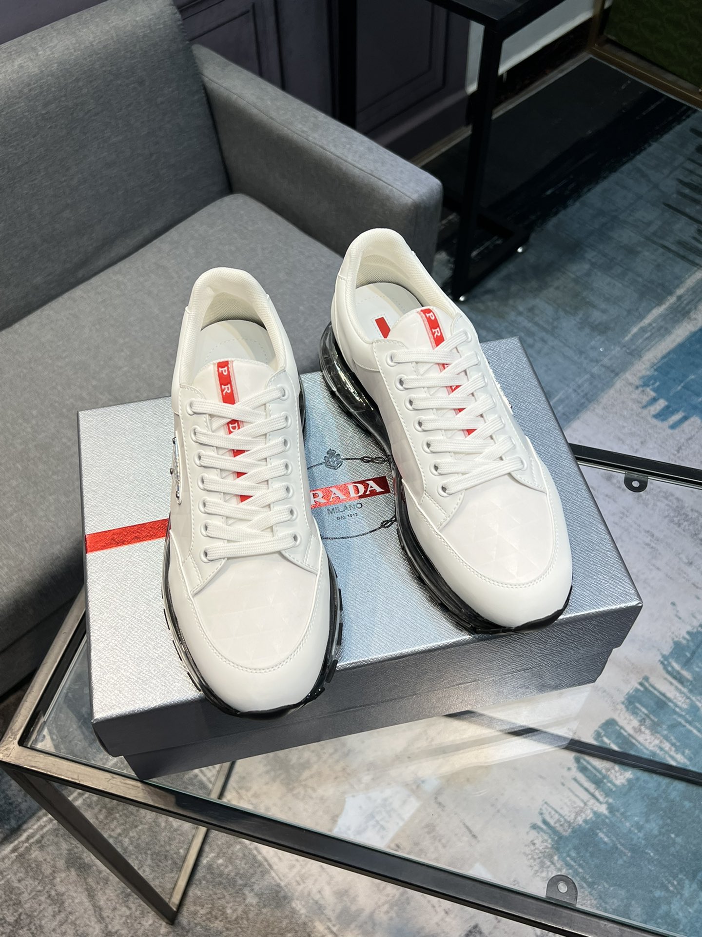 [PRADA] Prada - Calidad de gama alta - Parte superior: piel de becerro con abalorios de borde abiert