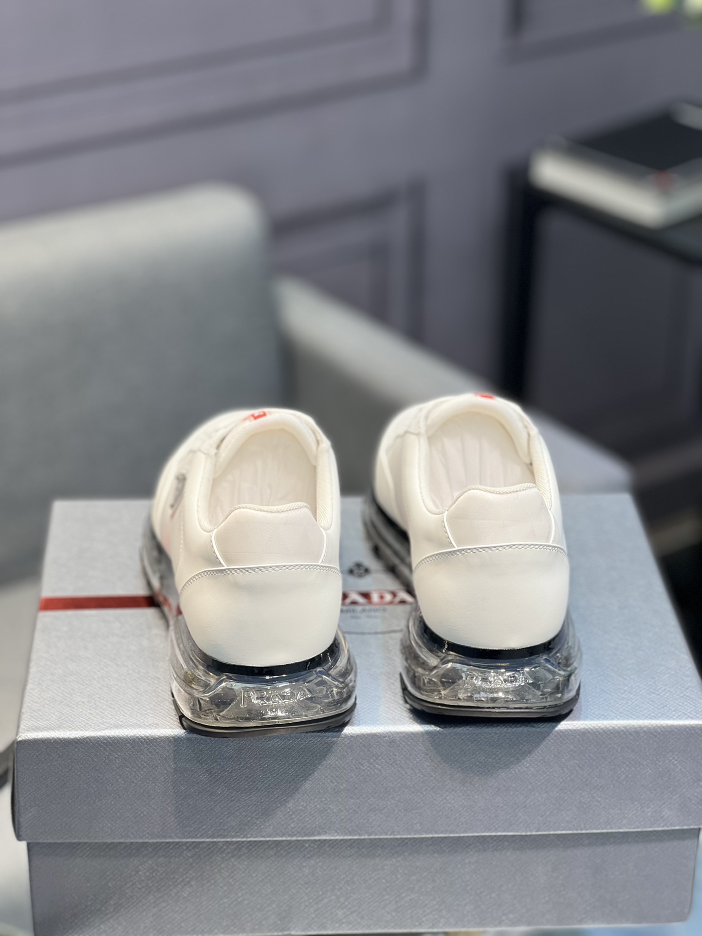 [PRADA] Prada - Calidad de gama alta - Parte superior: piel de becerro con abalorios de borde abiert