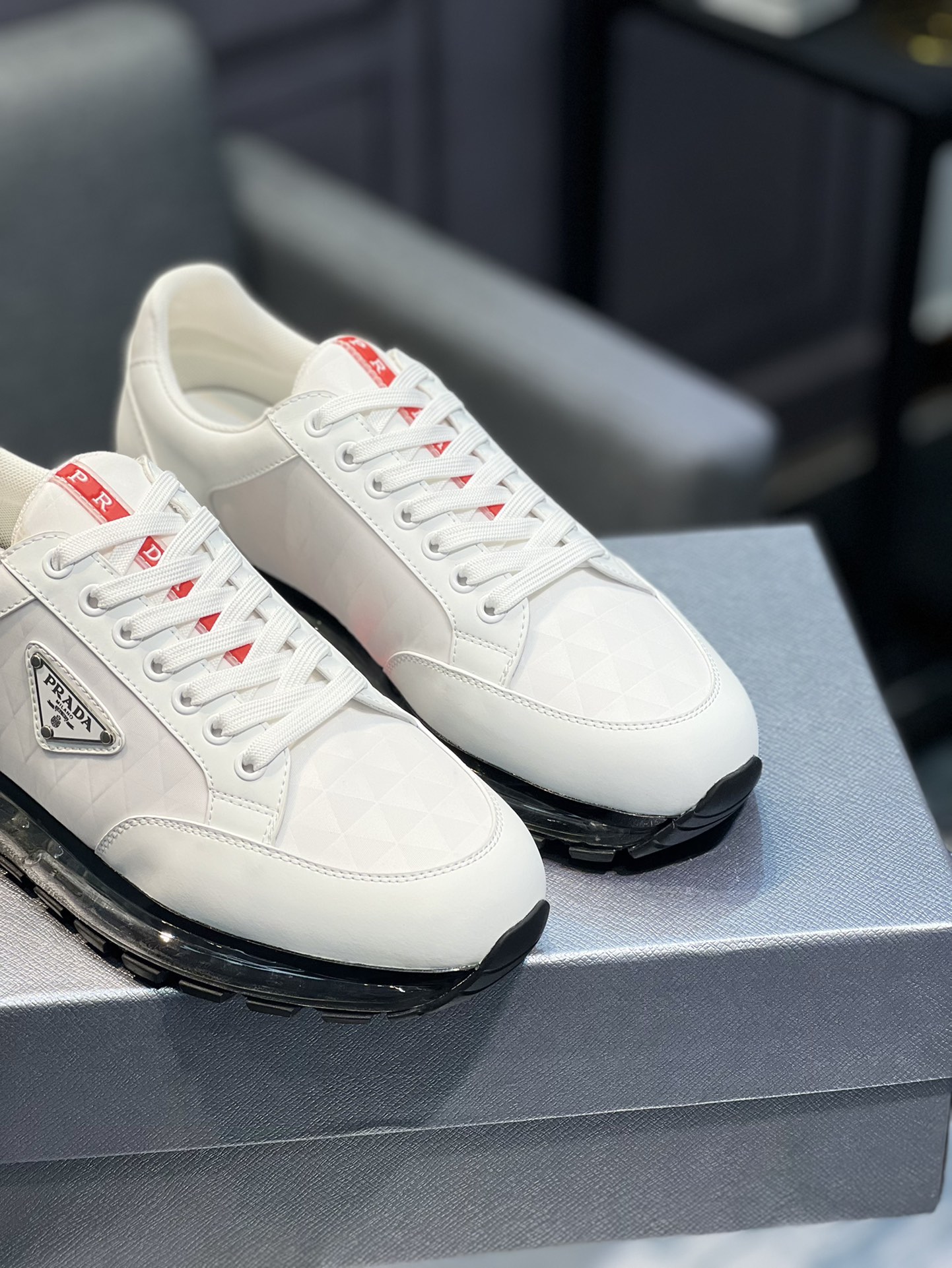 [PRADA] Prada - Calidad de gama alta - Parte superior: piel de becerro con abalorios de borde abiert