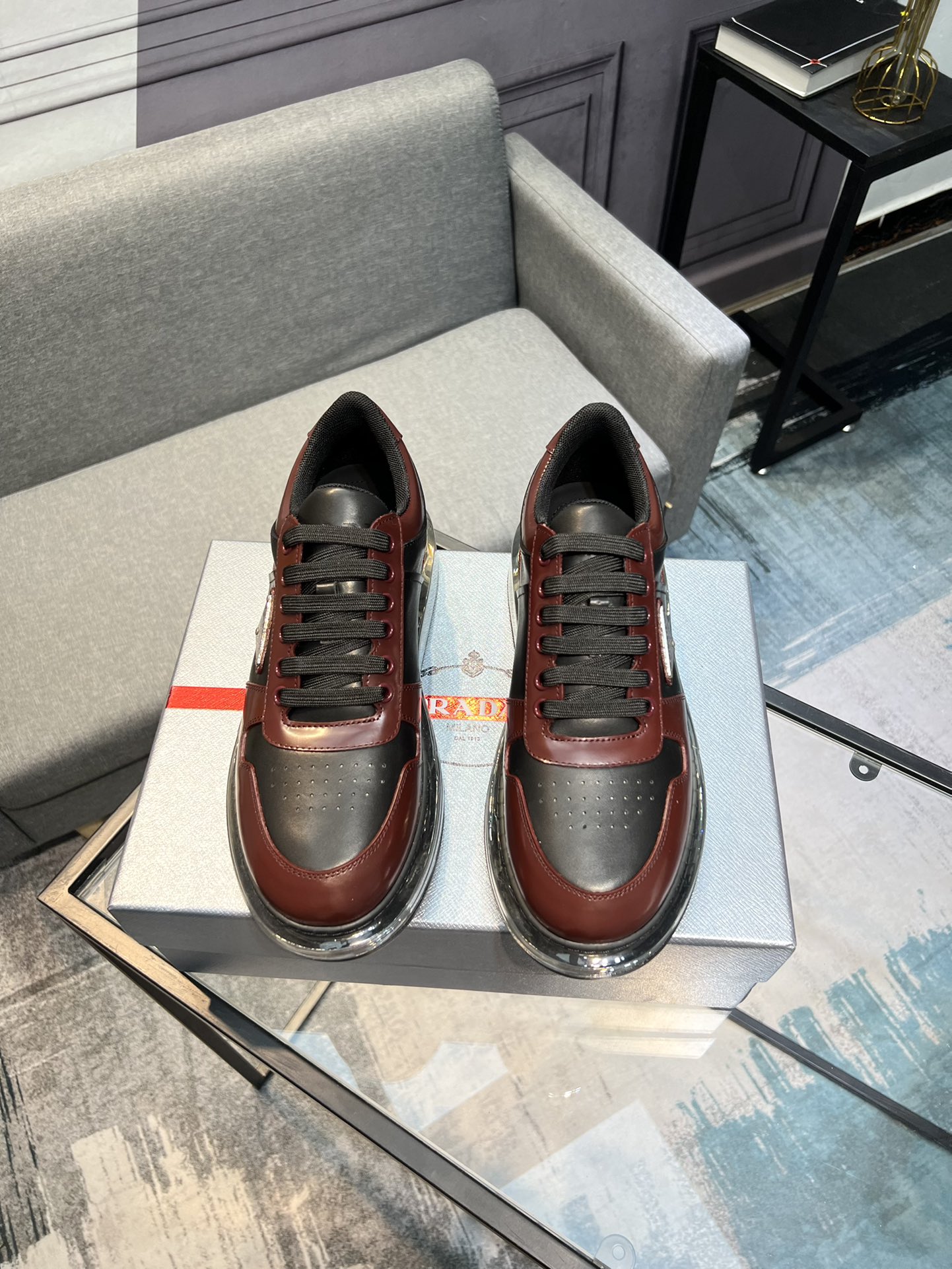 [PRADA] Prada - Calidad de gama alta - Parte superior: piel de becerro con abalorios de borde abiert