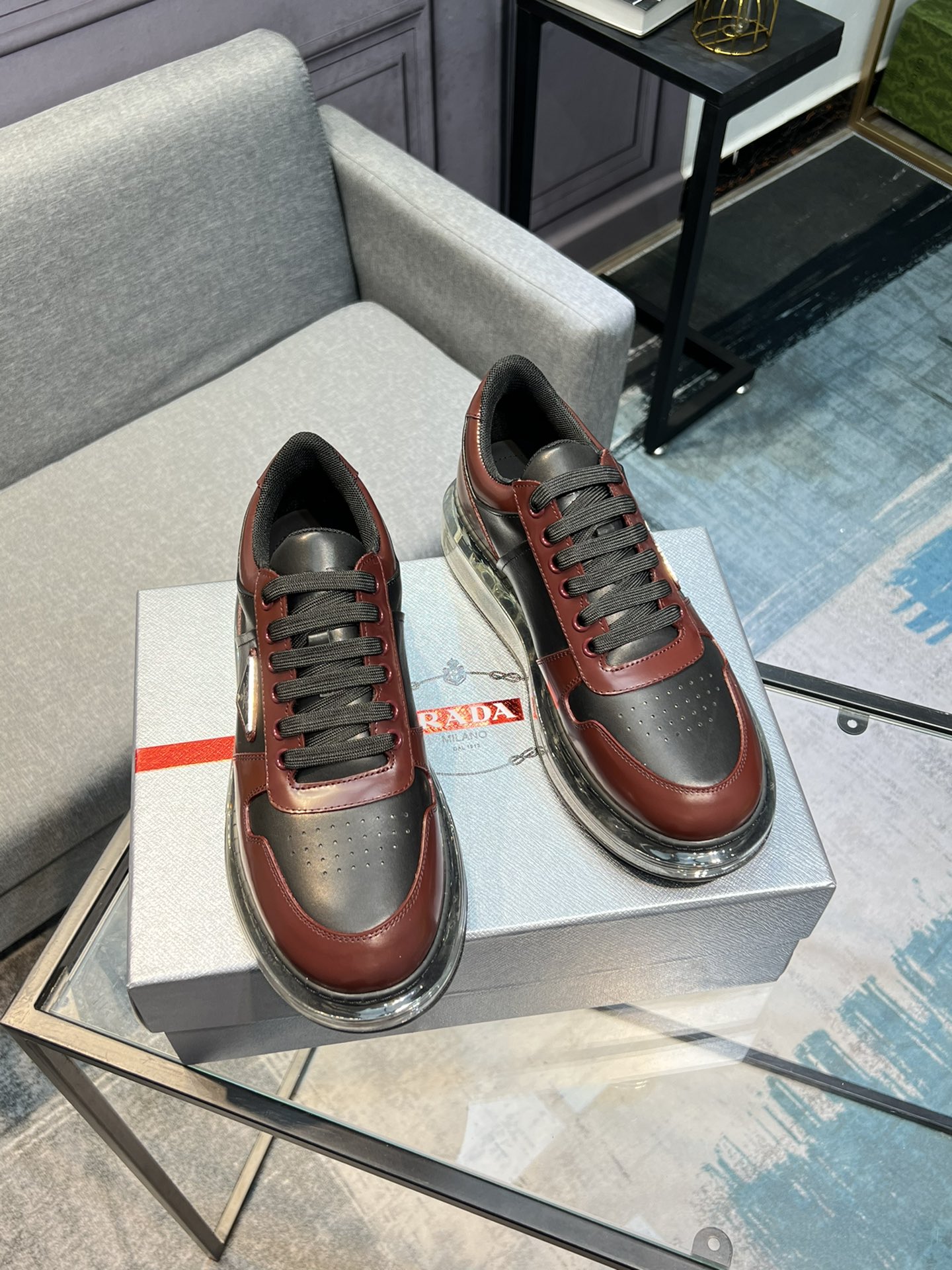 [PRADA] Prada - Calidad de gama alta - Parte superior: piel de becerro con abalorios de borde abiert