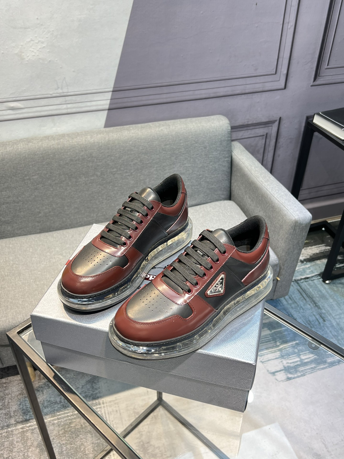 [PRADA] Prada - Calidad de gama alta - Parte superior: piel de becerro con abalorios de borde abiert