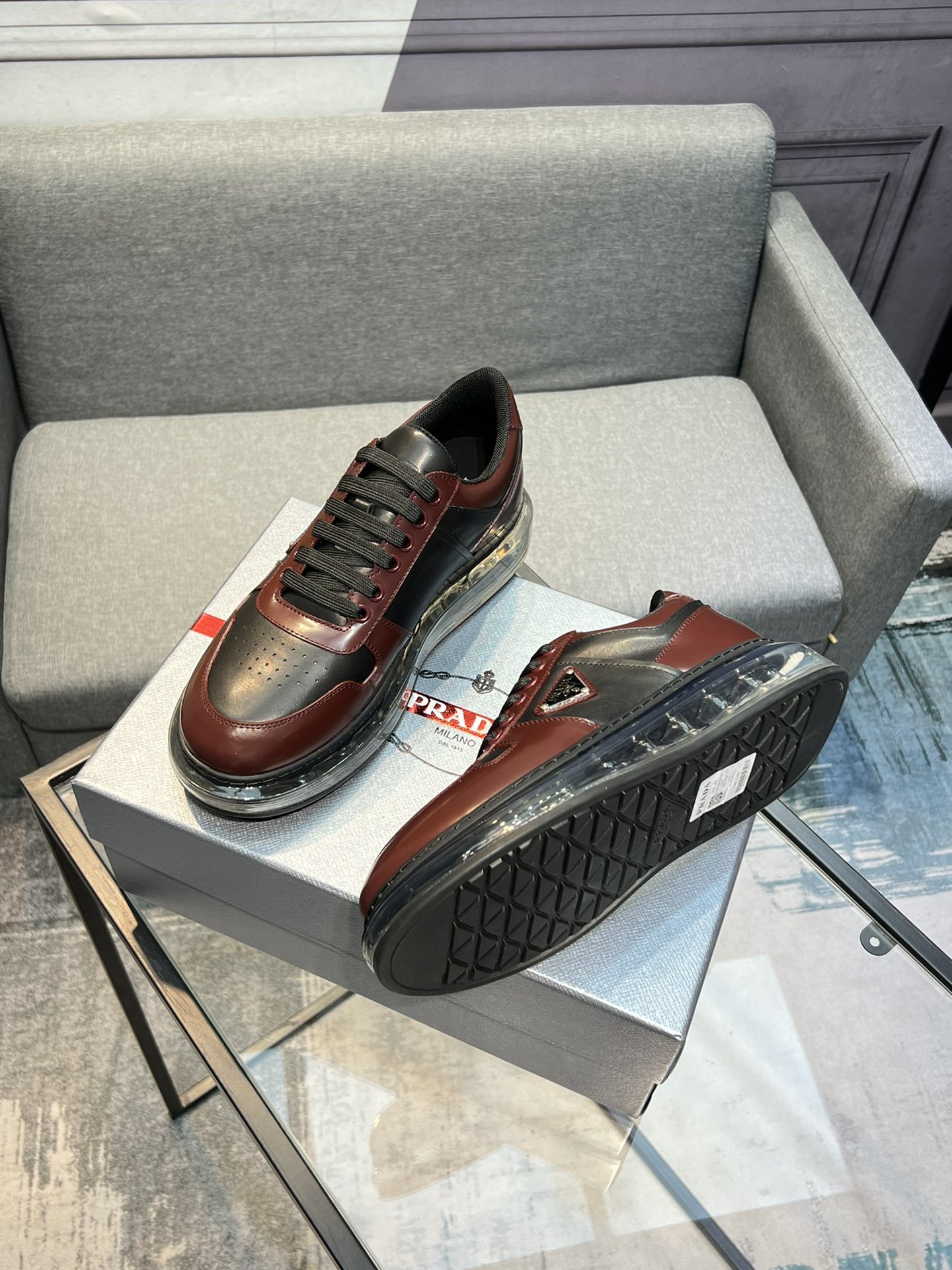 [PRADA] Prada - Calidad de gama alta - Parte superior: piel de becerro con abalorios de borde abiert