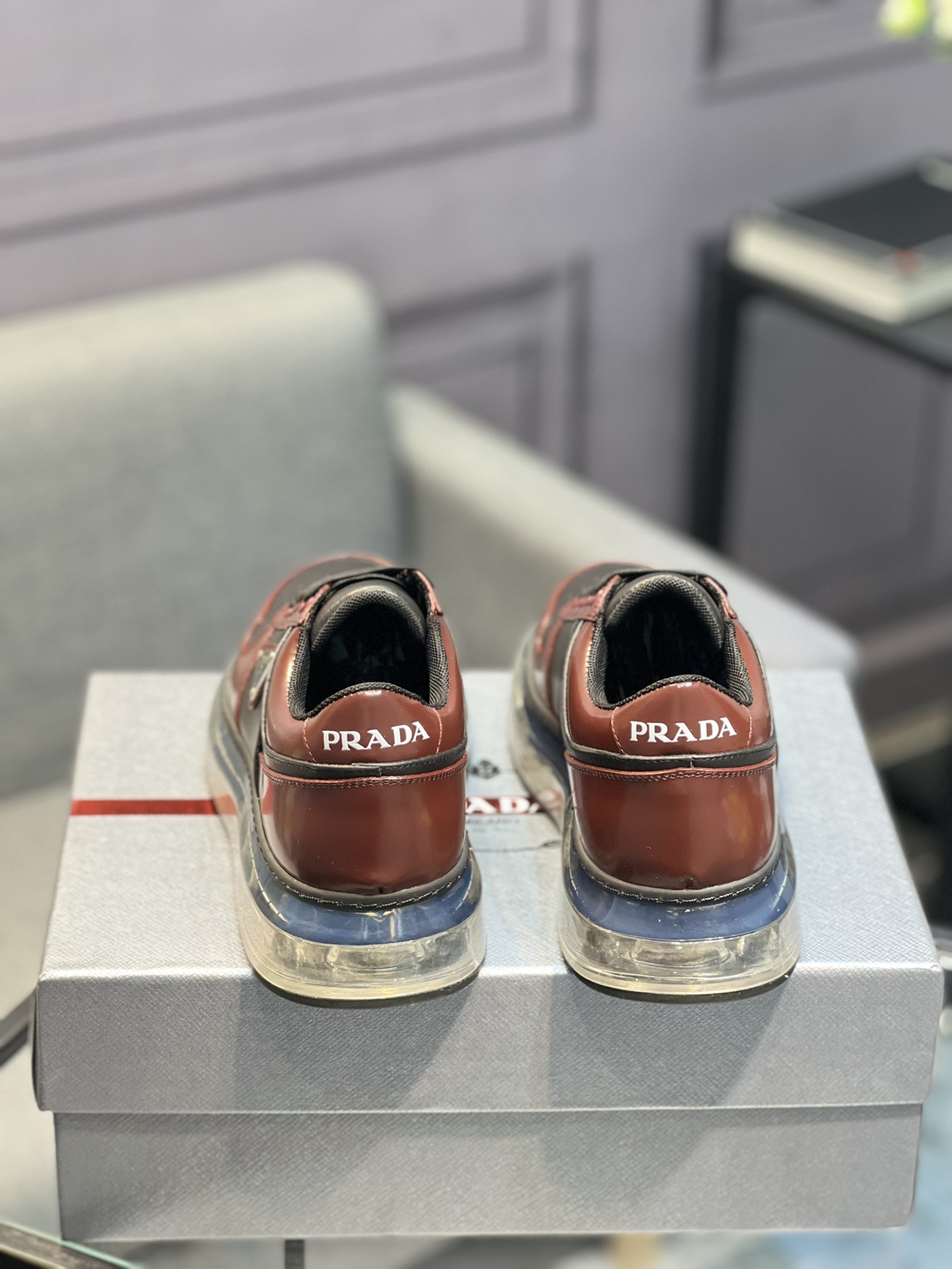 [PRADA] Prada - Calidad de gama alta - Parte superior: piel de becerro con abalorios de borde abiert