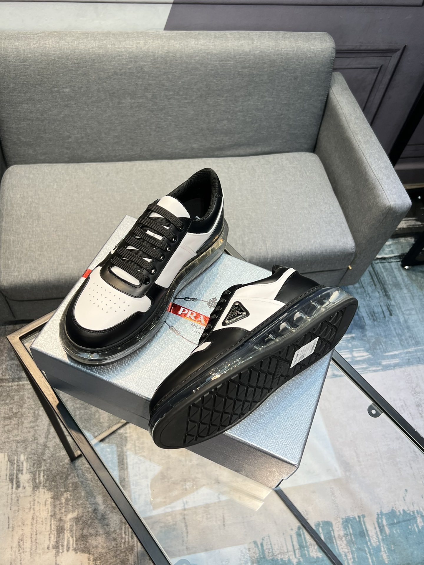[PRADA] Prada - Calidad de gama alta - Parte superior: piel de becerro con abalorios de borde abiert