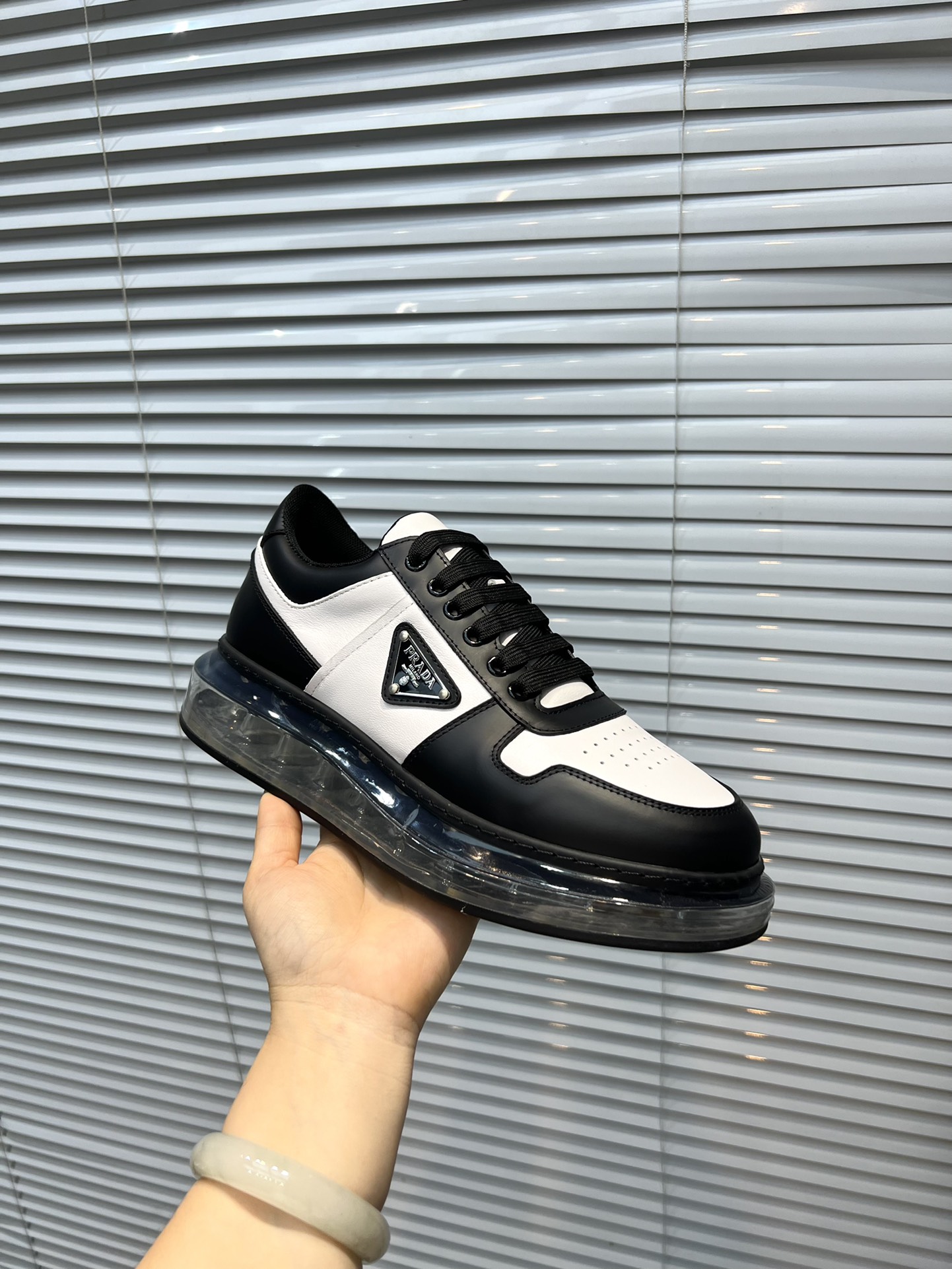 [PRADA] Prada - Calidad de gama alta - Parte superior: piel de becerro con abalorios de borde abiert