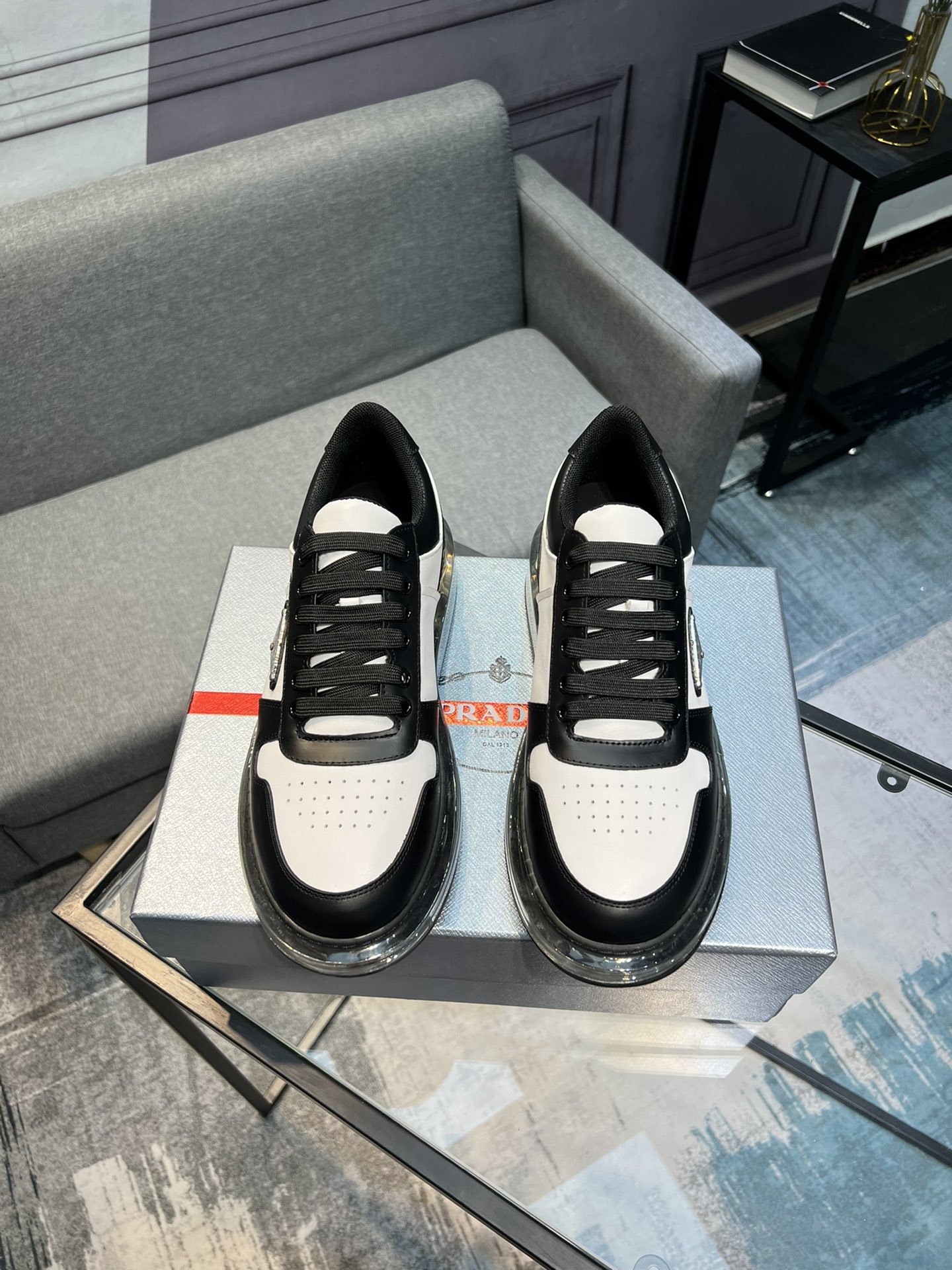 [PRADA] Prada - Calidad de gama alta - Parte superior: piel de becerro con abalorios de borde abiert