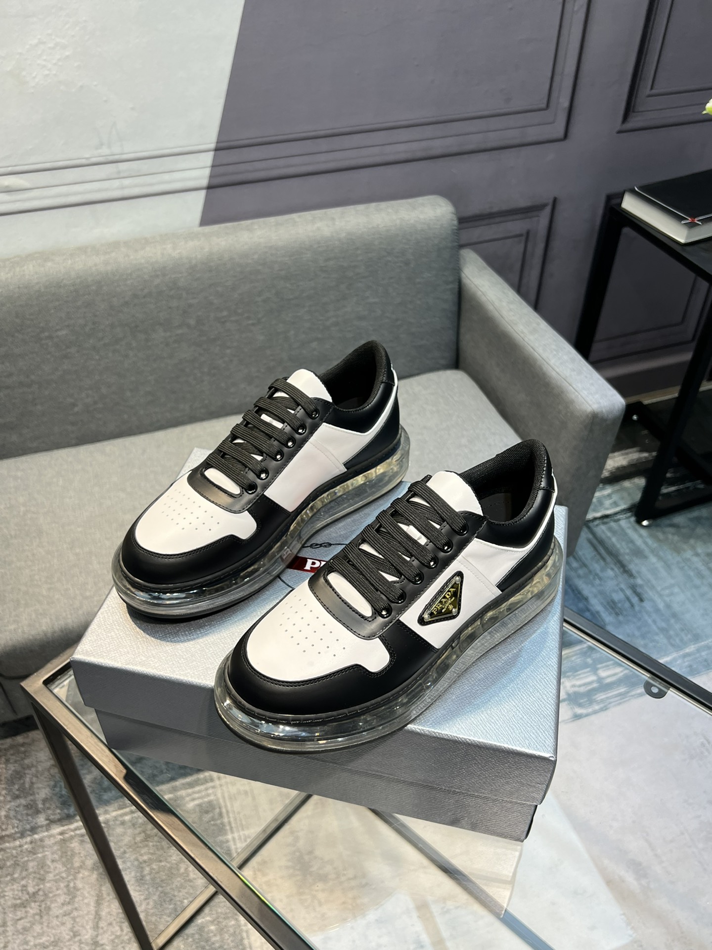 [PRADA] Prada - Calidad de gama alta - Parte superior: piel de becerro con abalorios de borde abiert