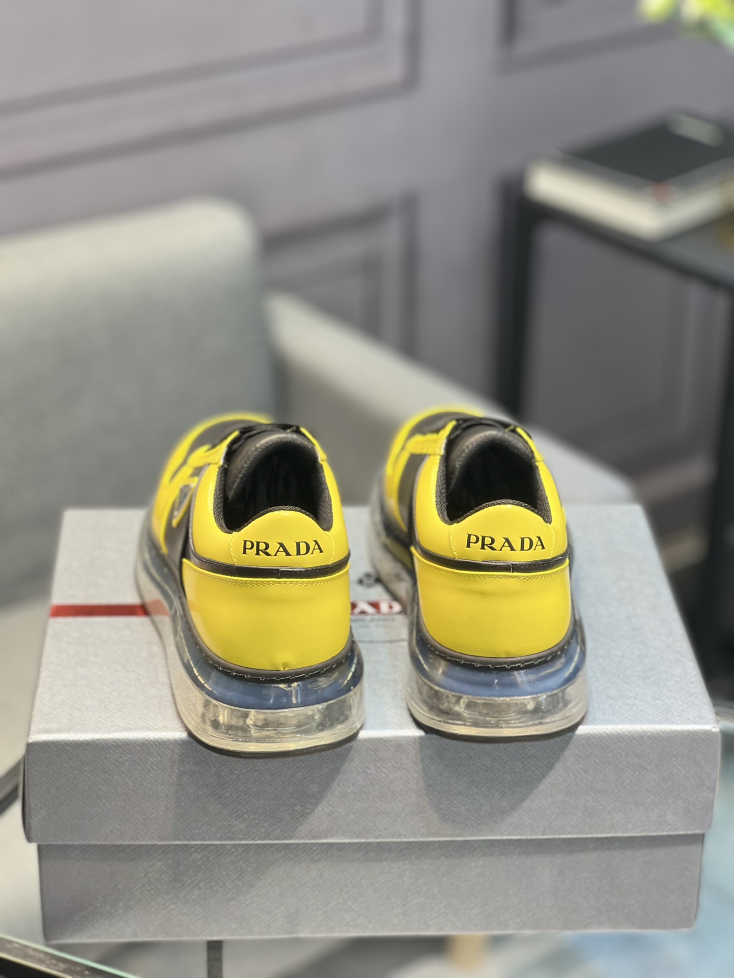 [PRADA] Prada - Calidad de gama alta - Parte superior: piel de becerro con abalorios de borde abiert