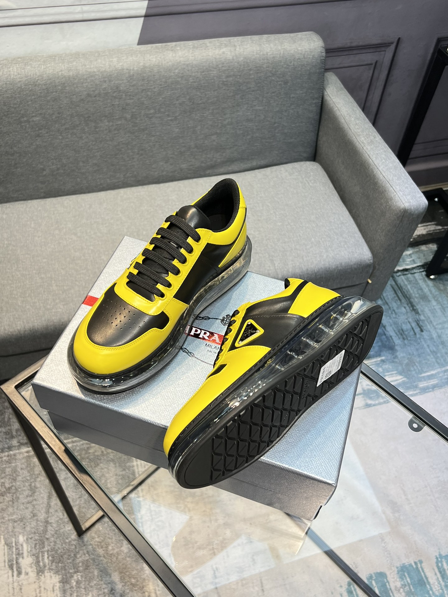 [PRADA] Prada - Calidad de gama alta - Parte superior: piel de becerro con abalorios de borde abiert
