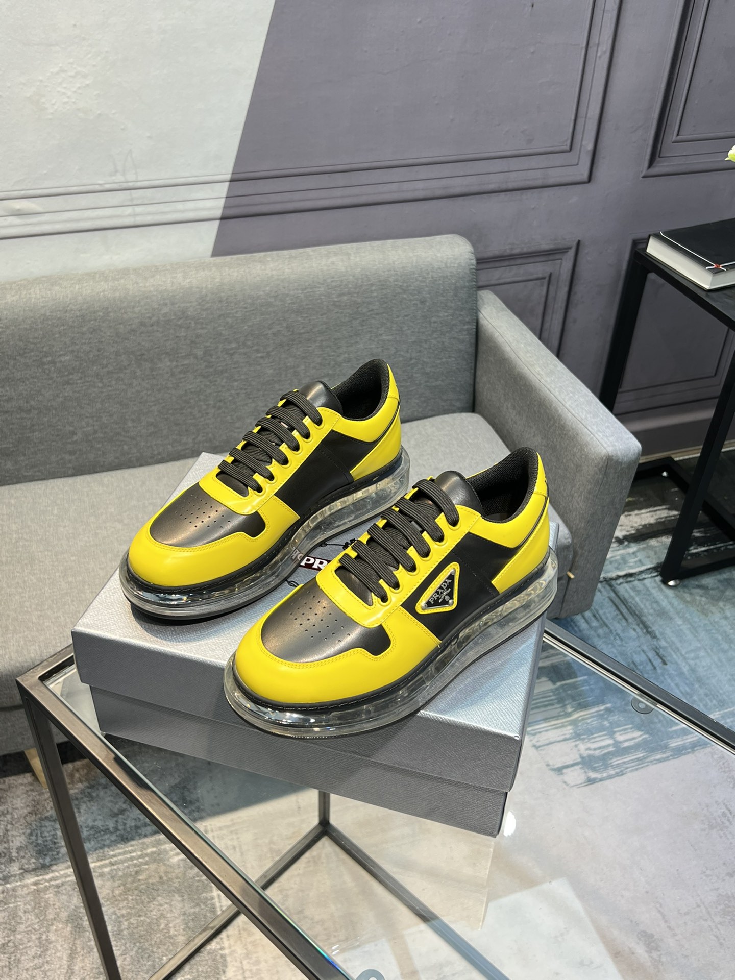 [PRADA] Prada - Calidad de gama alta - Parte superior: piel de becerro con abalorios de borde abiert
