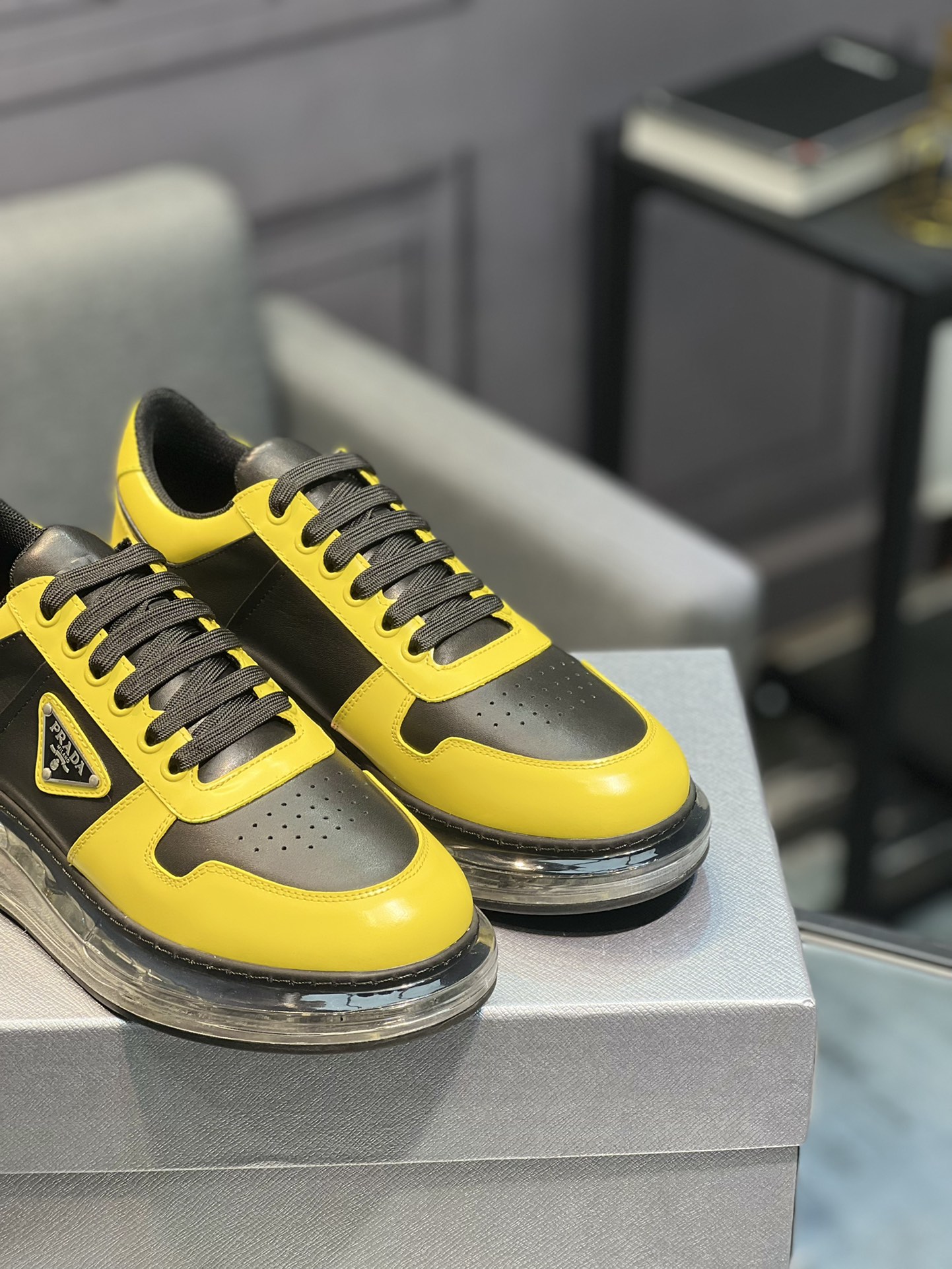 [PRADA] Prada - Calidad de gama alta - Parte superior: piel de becerro con abalorios de borde abiert
