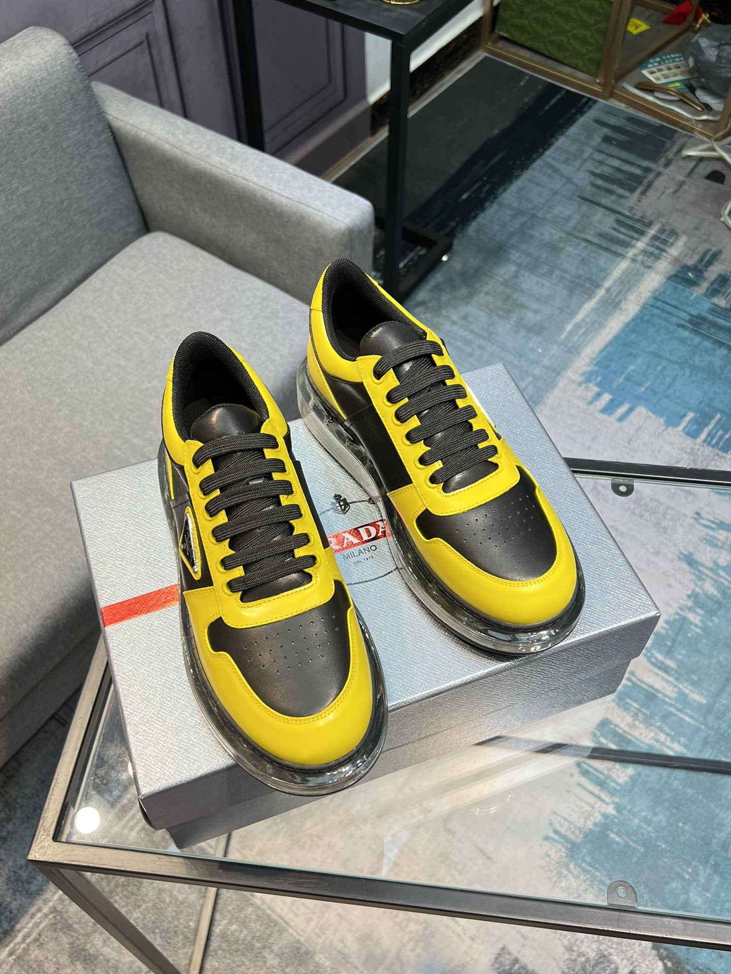 [PRADA] Prada - Calidad de gama alta - Parte superior: piel de becerro con abalorios de borde abiert