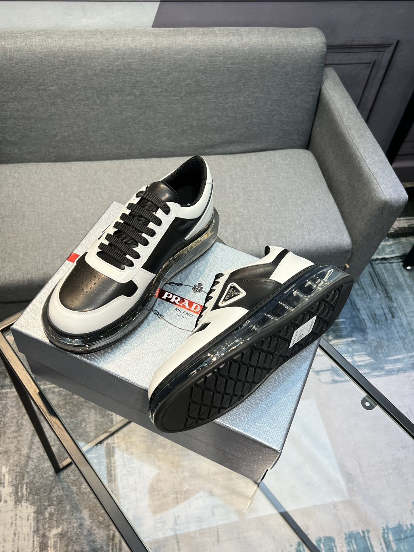 [PRADA] Prada - Calidad de gama alta - Parte superior: piel de becerro con abalorios de borde abiert