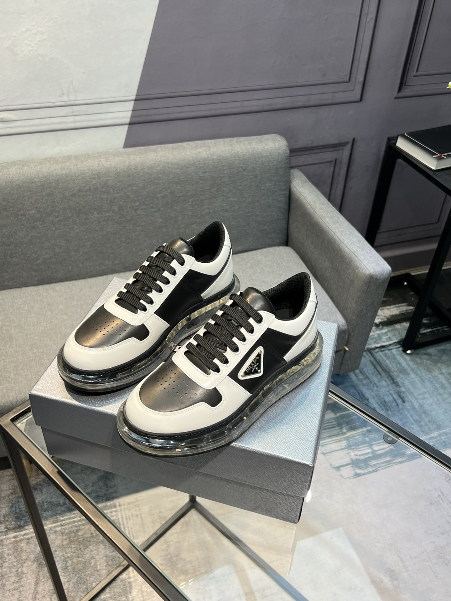 [PRADA] Prada - Calidad de gama alta - Parte superior: piel de becerro con abalorios de borde abiert