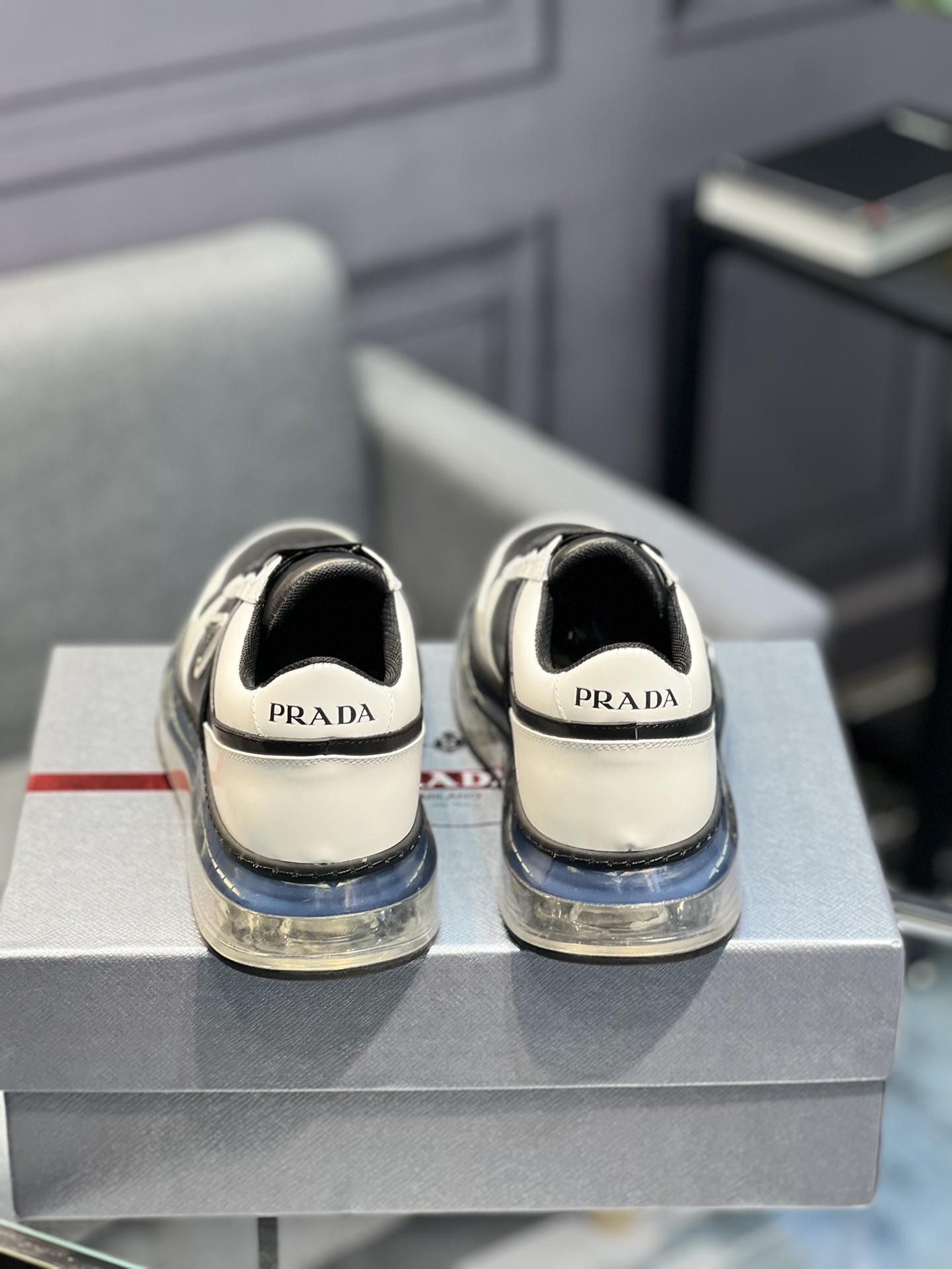[PRADA] Prada - Calidad de gama alta - Parte superior: piel de becerro con abalorios de borde abiert