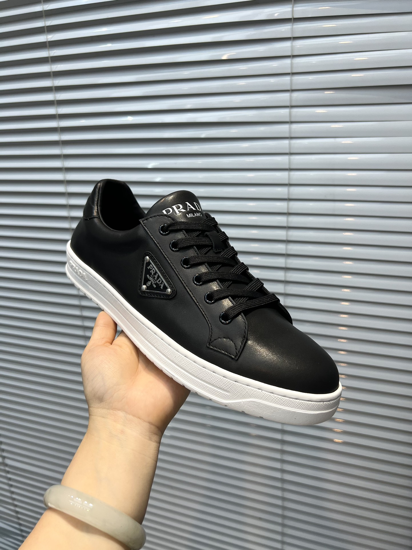 [PRADA Prada] zapatos de los hombres contra la explosión, la sincronización sitio web oficial, 1 env