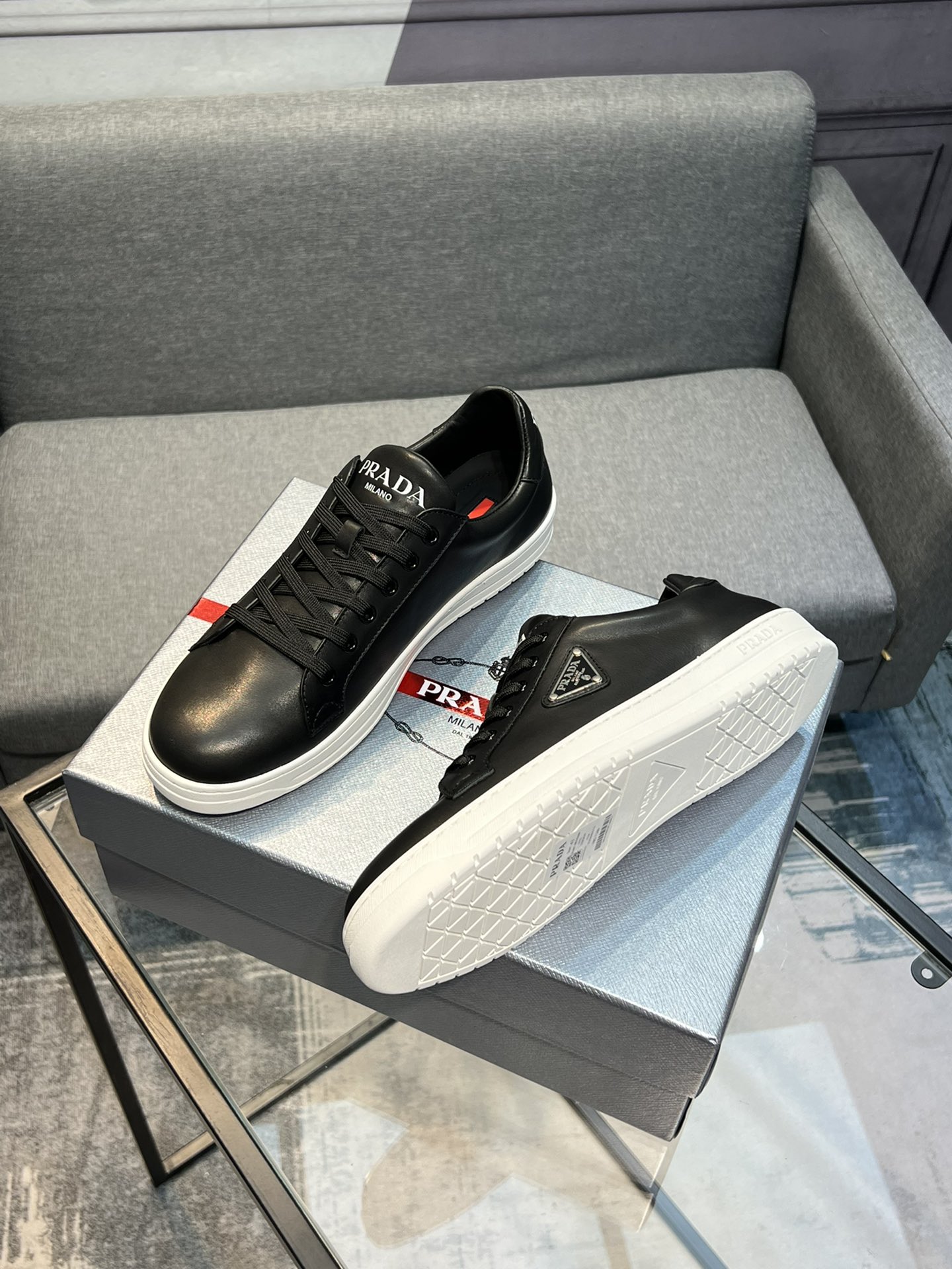 [PRADA Prada] zapatos de los hombres contra la explosión, la sincronización sitio web oficial, 1 env