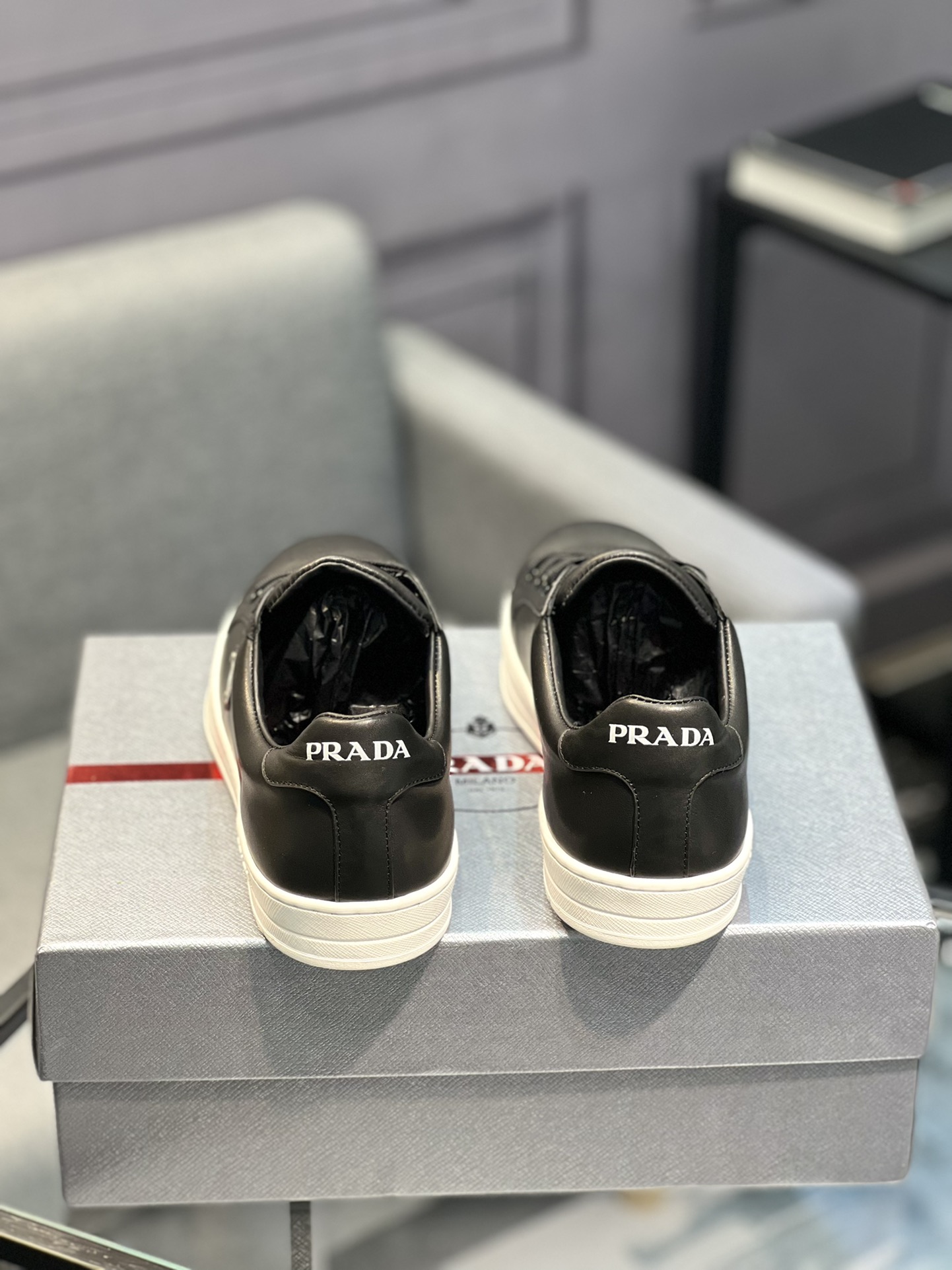 [PRADA Prada] zapatos de los hombres contra la explosión, la sincronización sitio web oficial, 1 env