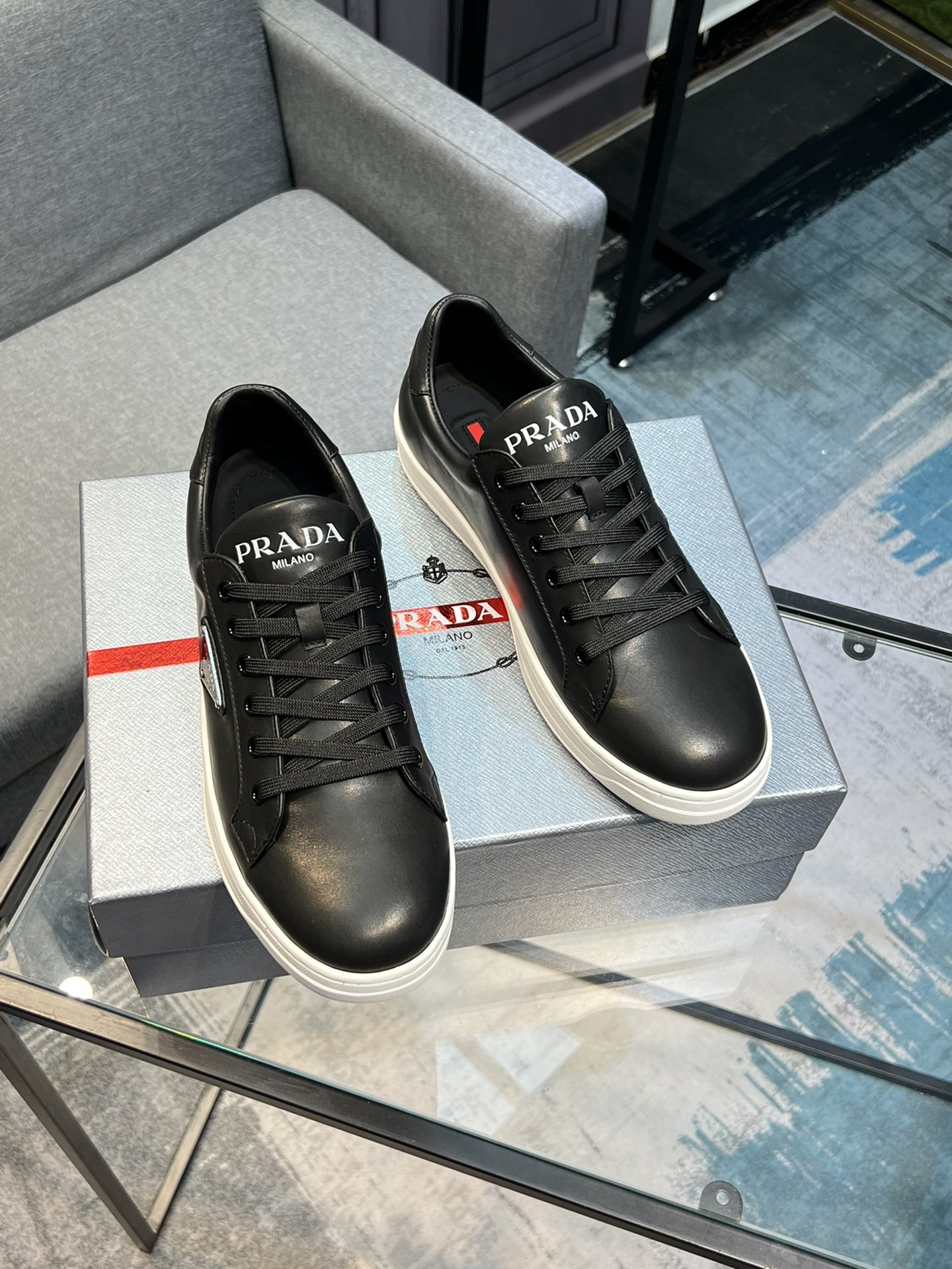 [PRADA Prada] zapatos de los hombres contra la explosión, la sincronización sitio web oficial, 1 env