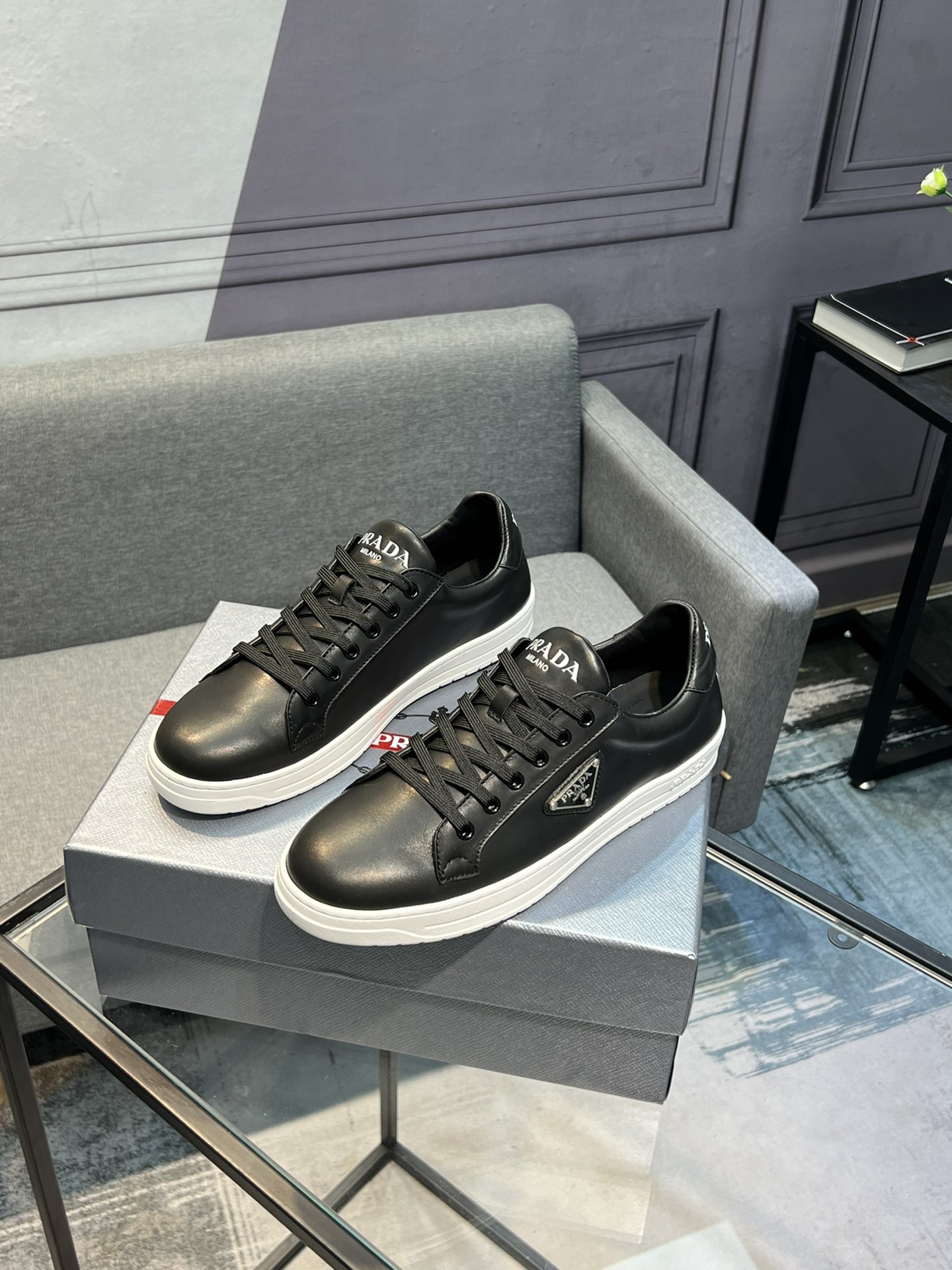[PRADA Prada] zapatos de los hombres contra la explosión, la sincronización sitio web oficial, 1 env