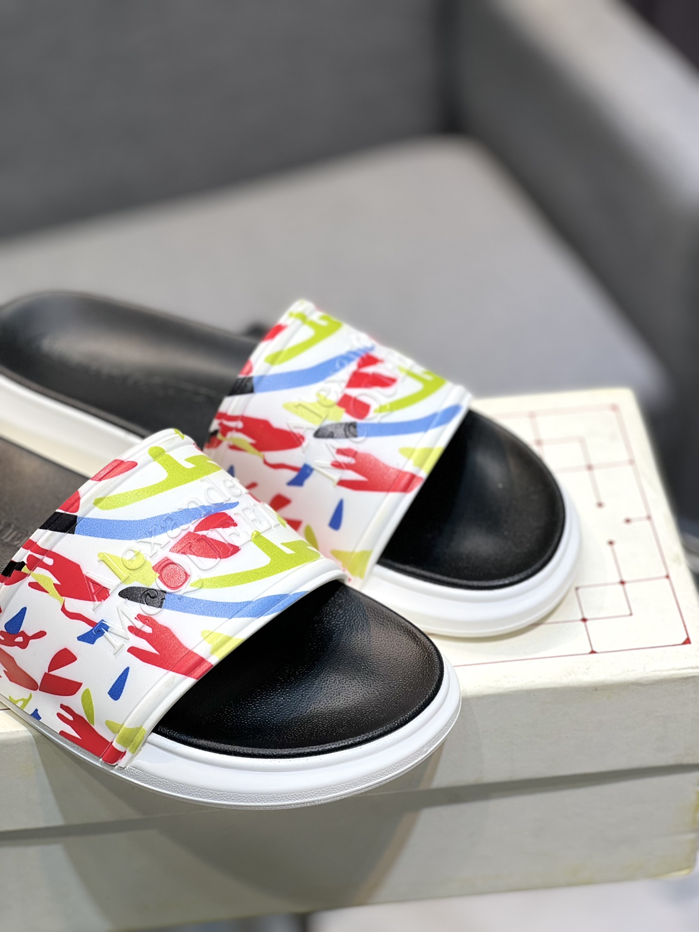 (precio real) - McQueen.MQ nueva pareja colorida zapatillas envió la suela original modelo privado, 