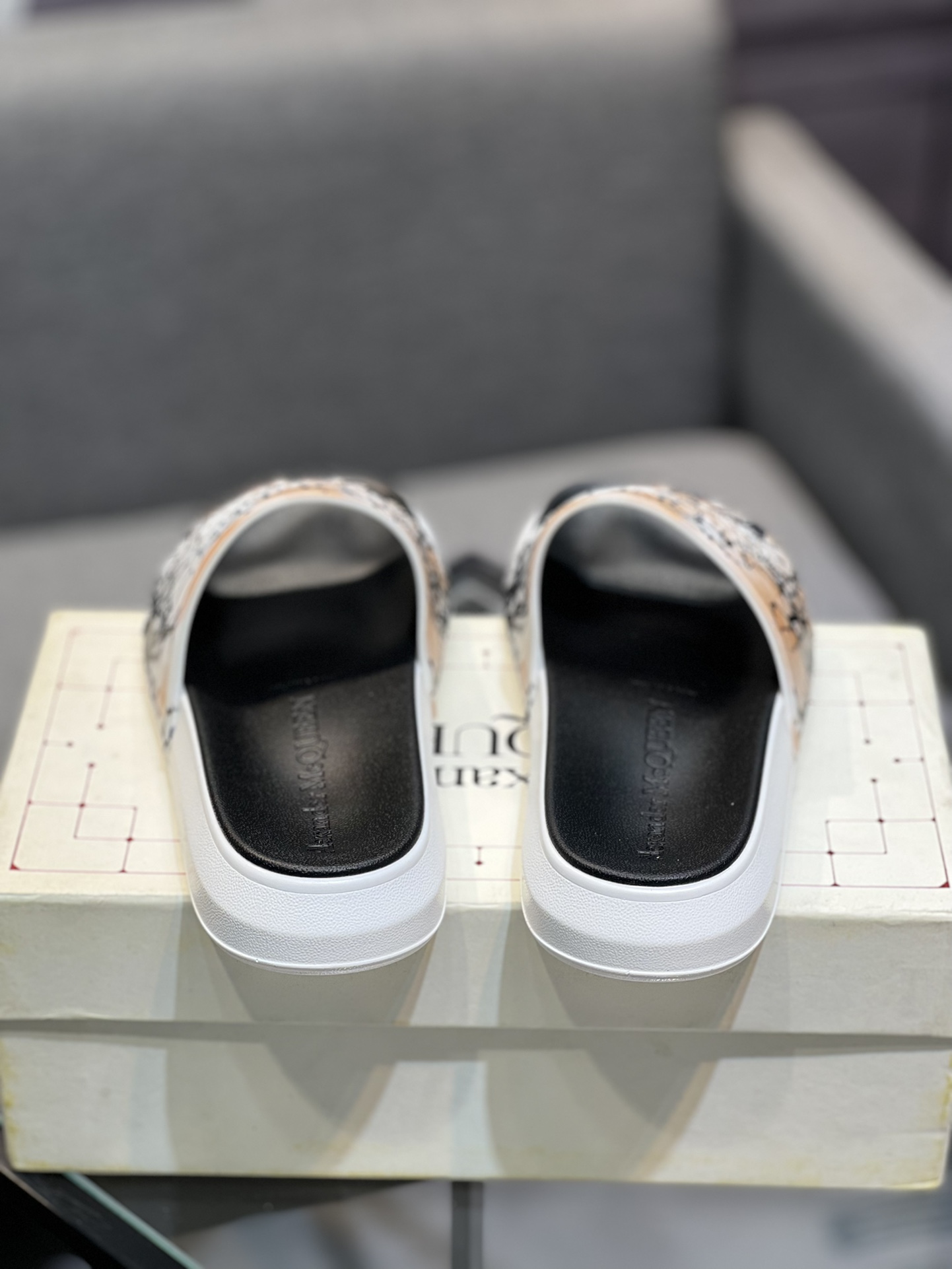 (precio real) - McQueen.MQ nueva pareja colorida zapatillas envió la suela original modelo privado, 