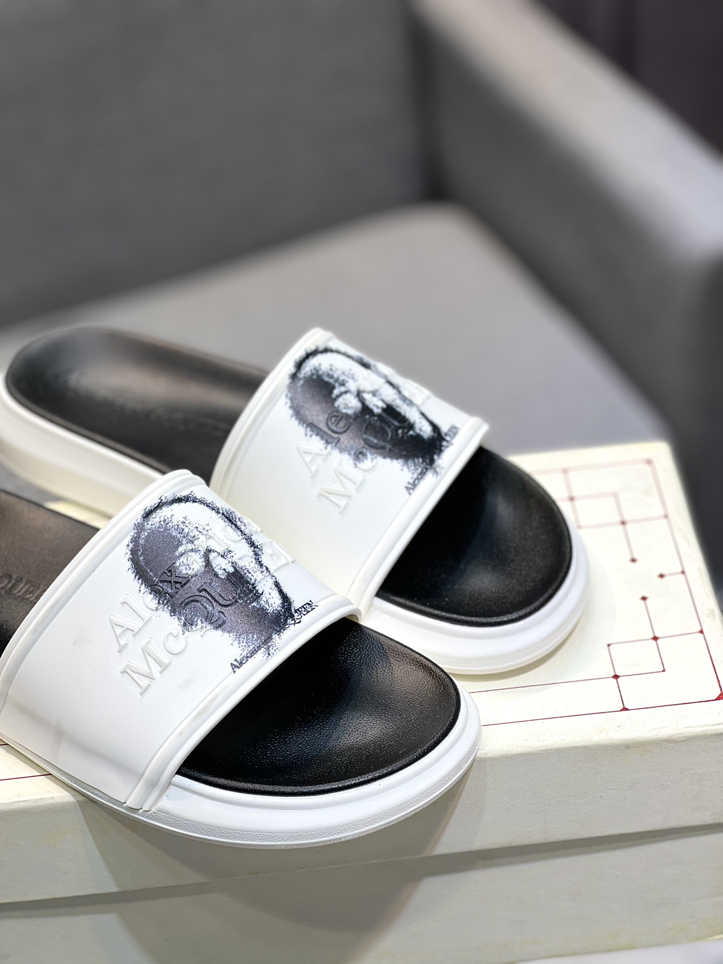 (precio real) - McQueen.MQ nueva pareja colorida zapatillas envió la suela original modelo privado, 