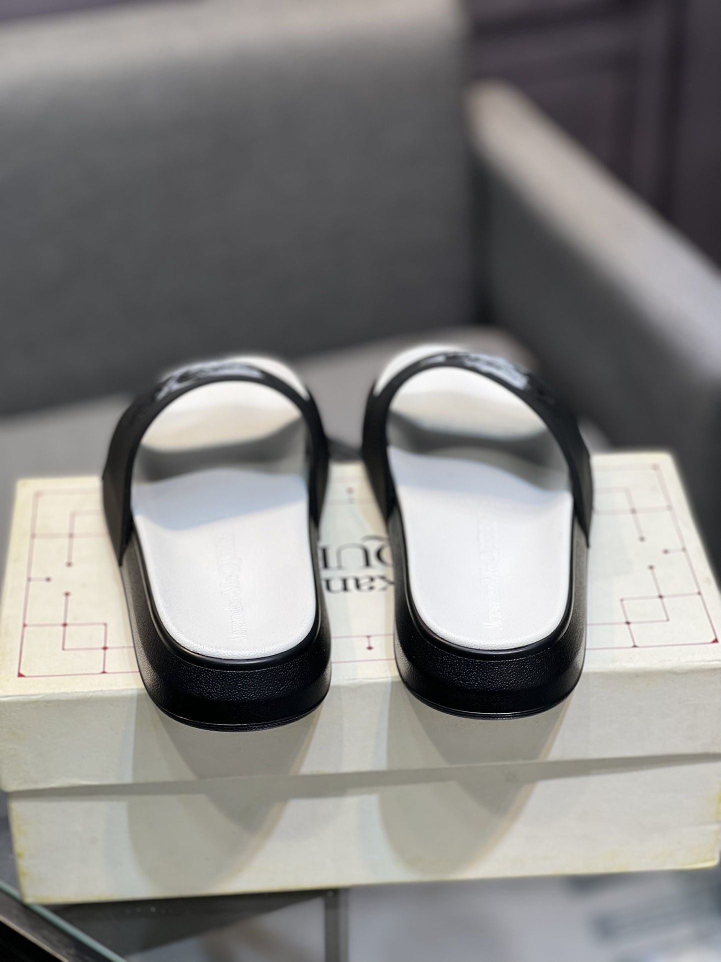 (precio real) - McQueen.MQ nueva pareja colorida zapatillas envió la suela original modelo privado, 