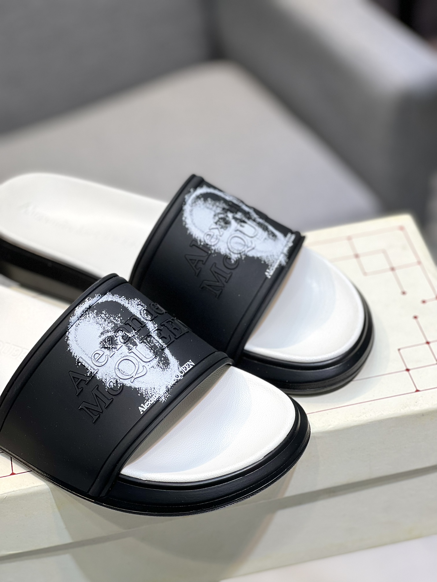 (precio real) - McQueen.MQ nueva pareja colorida zapatillas envió la suela original modelo privado, 