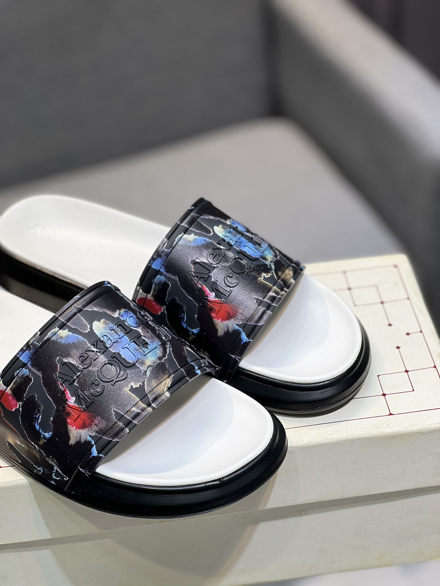 (precio real) - McQueen.MQ nueva pareja colorida zapatillas envió la suela original modelo privado, 