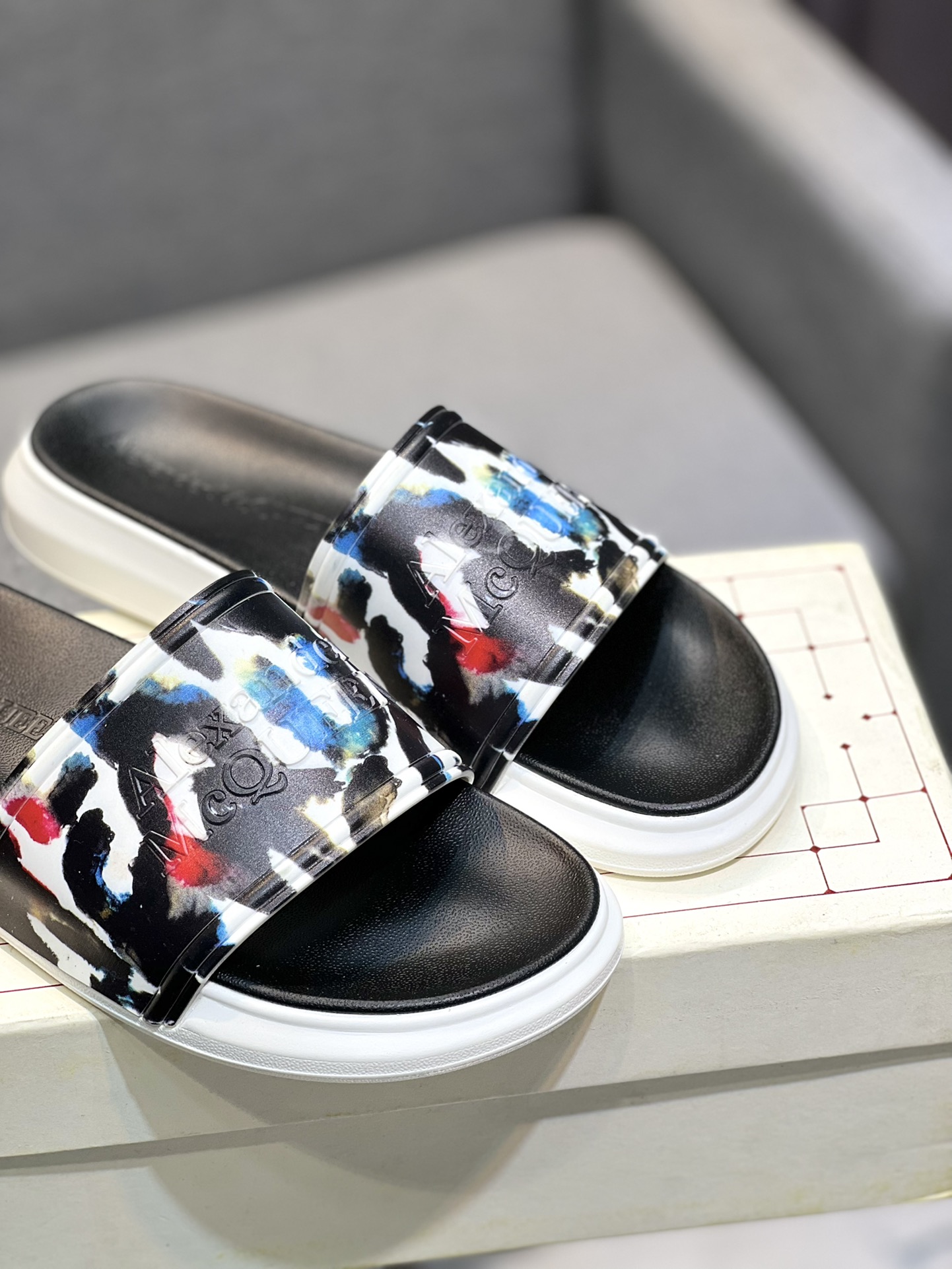 (precio real) - McQueen.MQ nueva pareja colorida zapatillas envió la suela original modelo privado, 