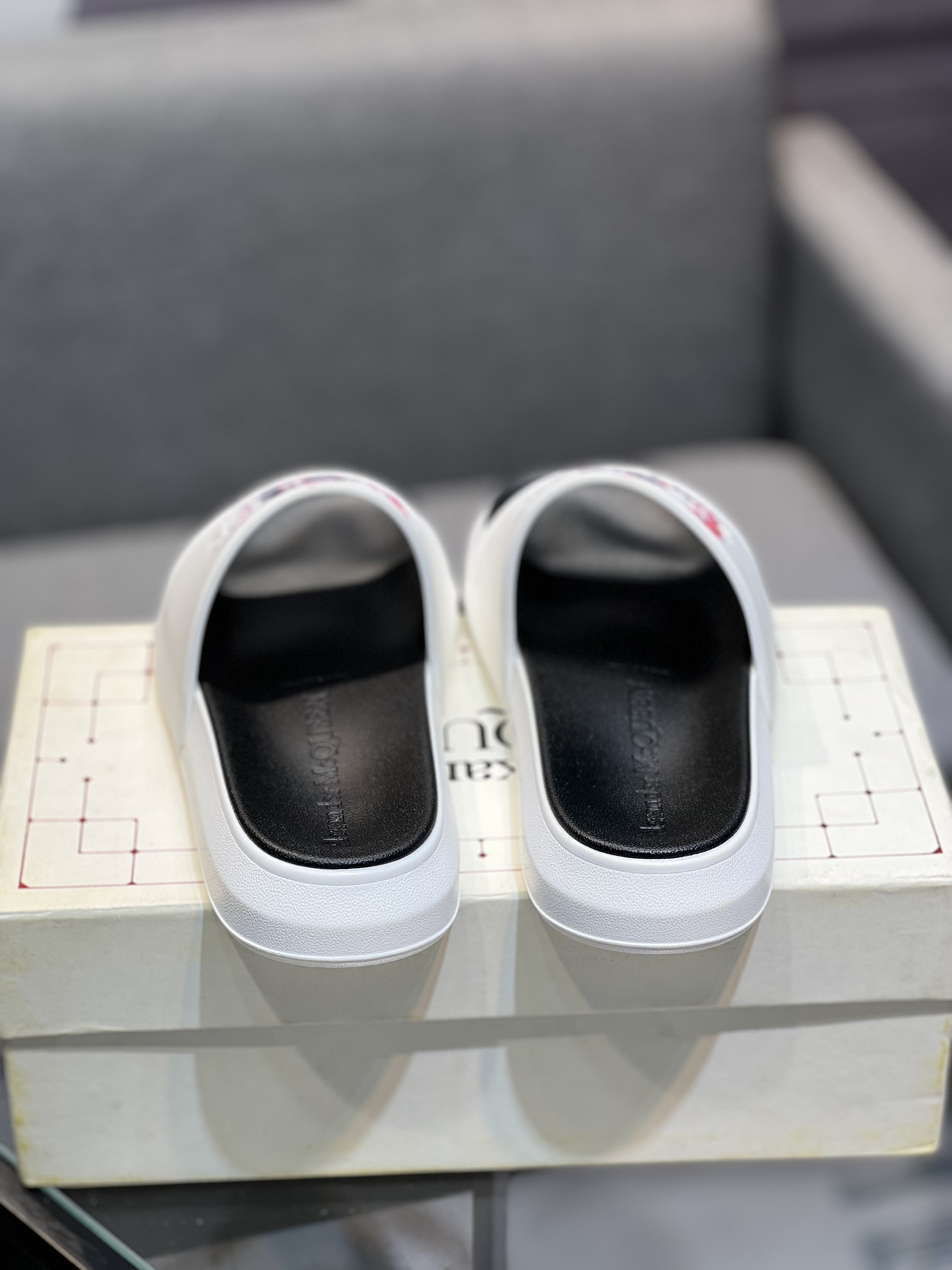 (precio real) - McQueen.MQ nueva pareja colorida zapatillas envió la suela original modelo privado, 