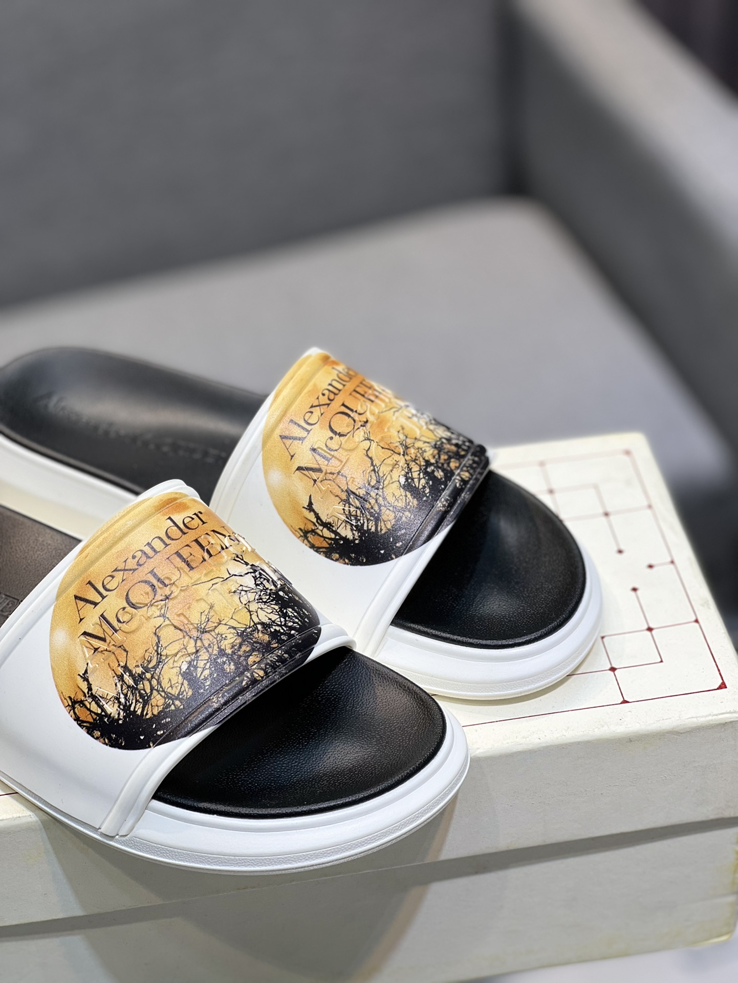 (precio real) - McQueen.MQ nueva pareja colorida zapatillas envió la suela original modelo privado, 