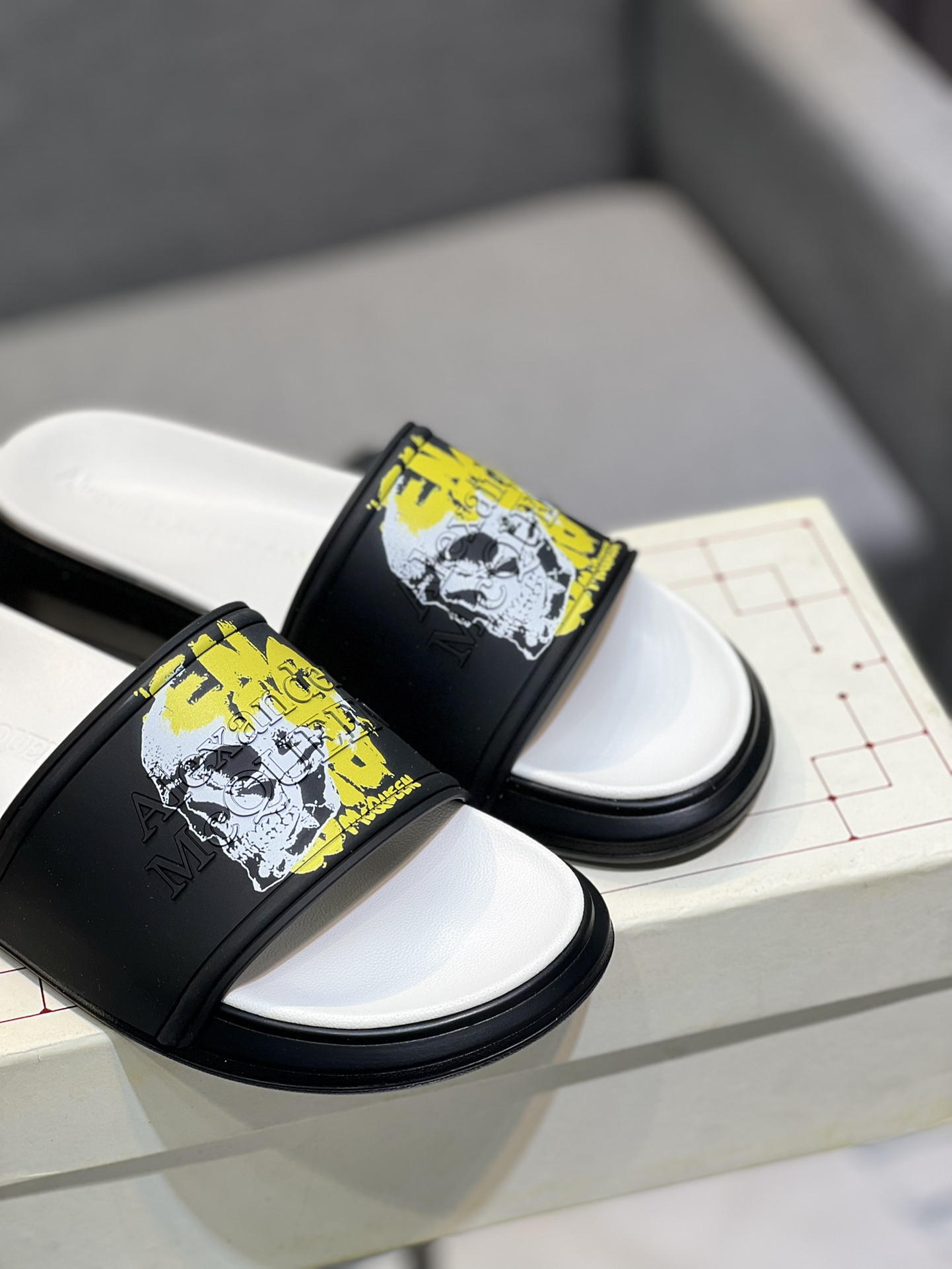 (precio real) - McQueen.MQ nueva pareja colorida zapatillas envió la suela original modelo privado, 